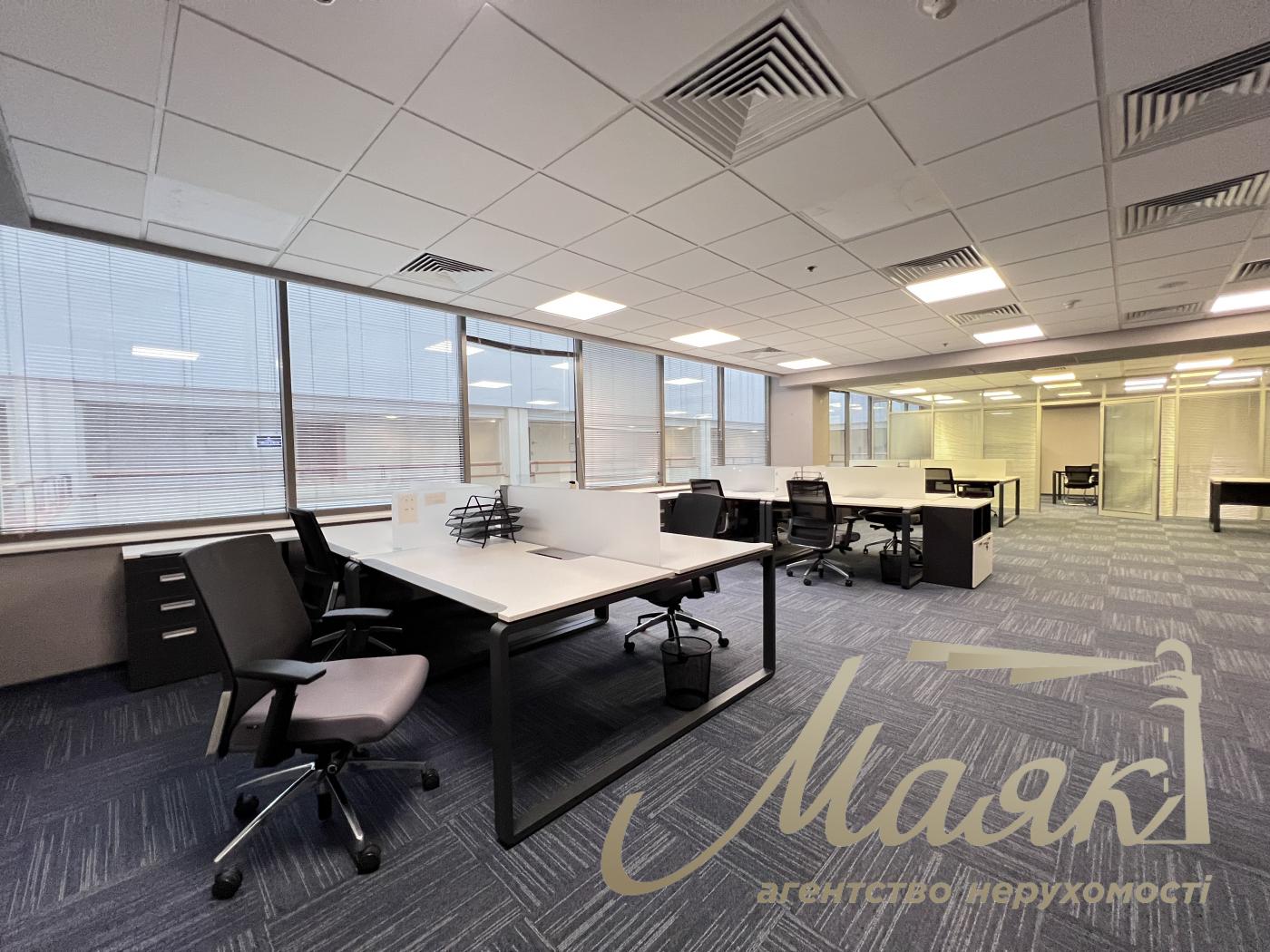 Оренда офісу 77 кв.м в БЦ Леонардо по вул. Богдана Хмельницького 52/17