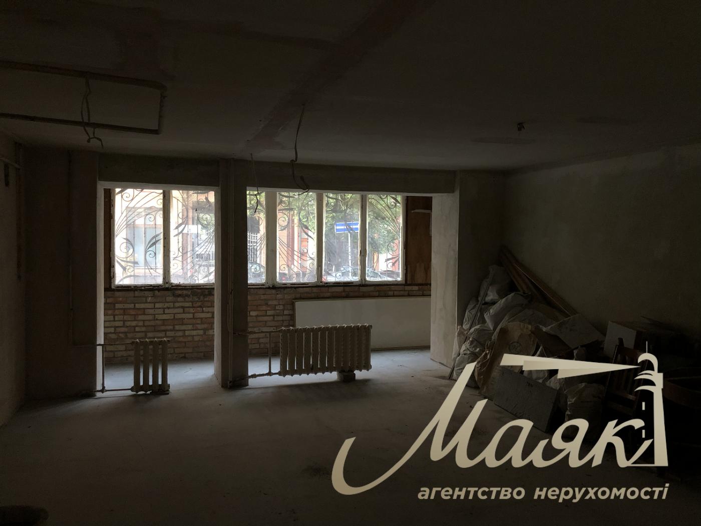 Продаж фасадного комерційного приміщення площею 71 м² Печерськ, вул. Панаса Мирного