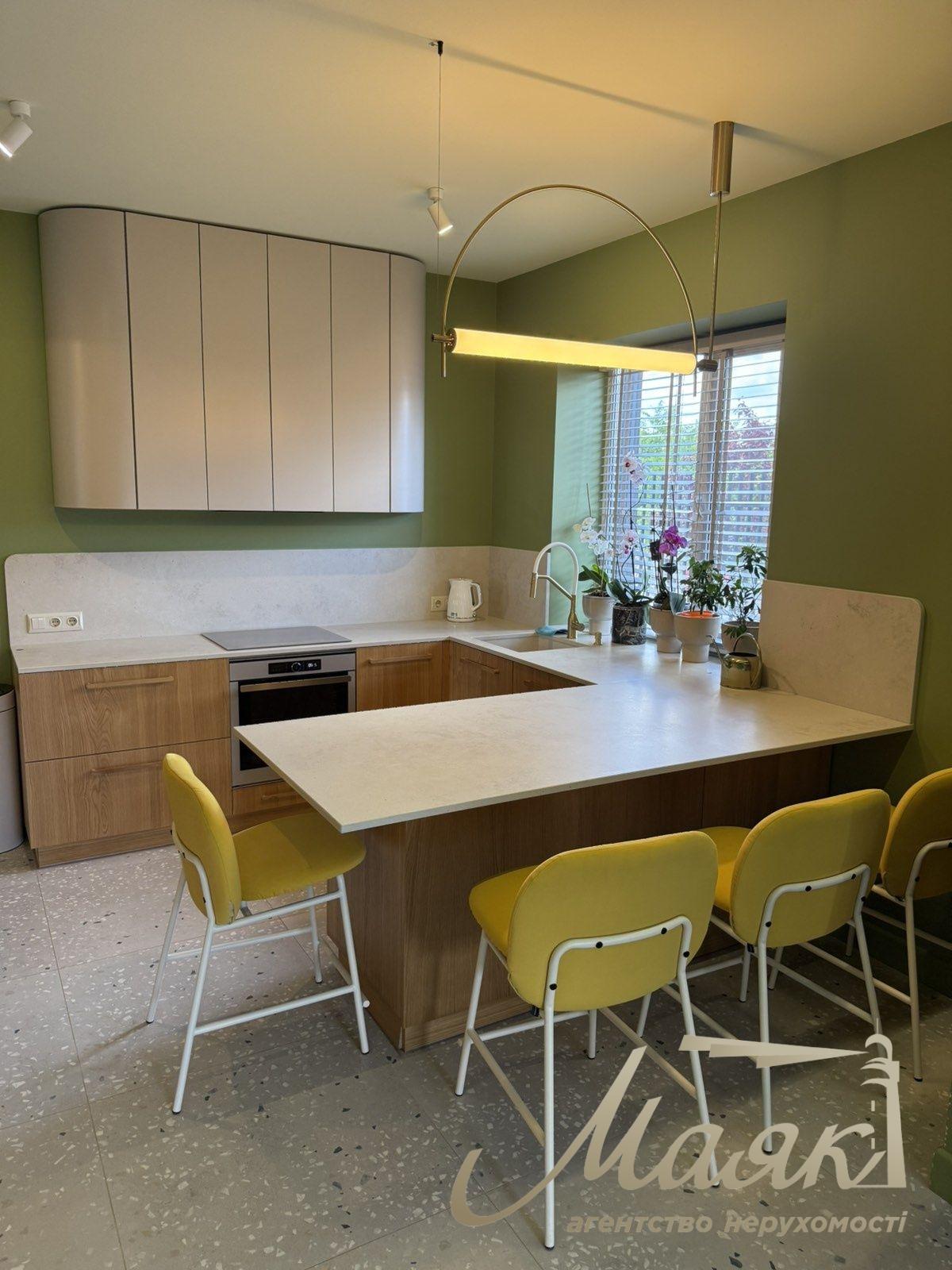 Rent a detached 3-story duplex (125 m²), 15 minutes from Kyiv, private yard, generator, and a terrace on the 3rd floor in the village of Hatne, Kyiv-Sviatoshynskyi District