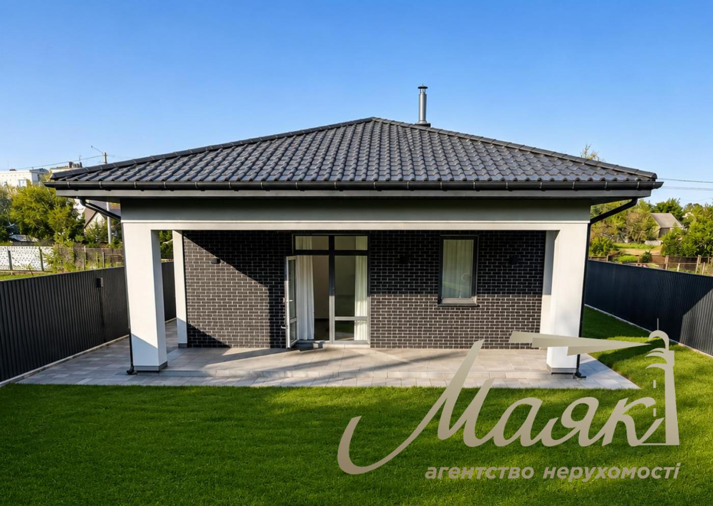 Modern 137-square-meter house for rent with a fireplace and a terrace in Kozin
