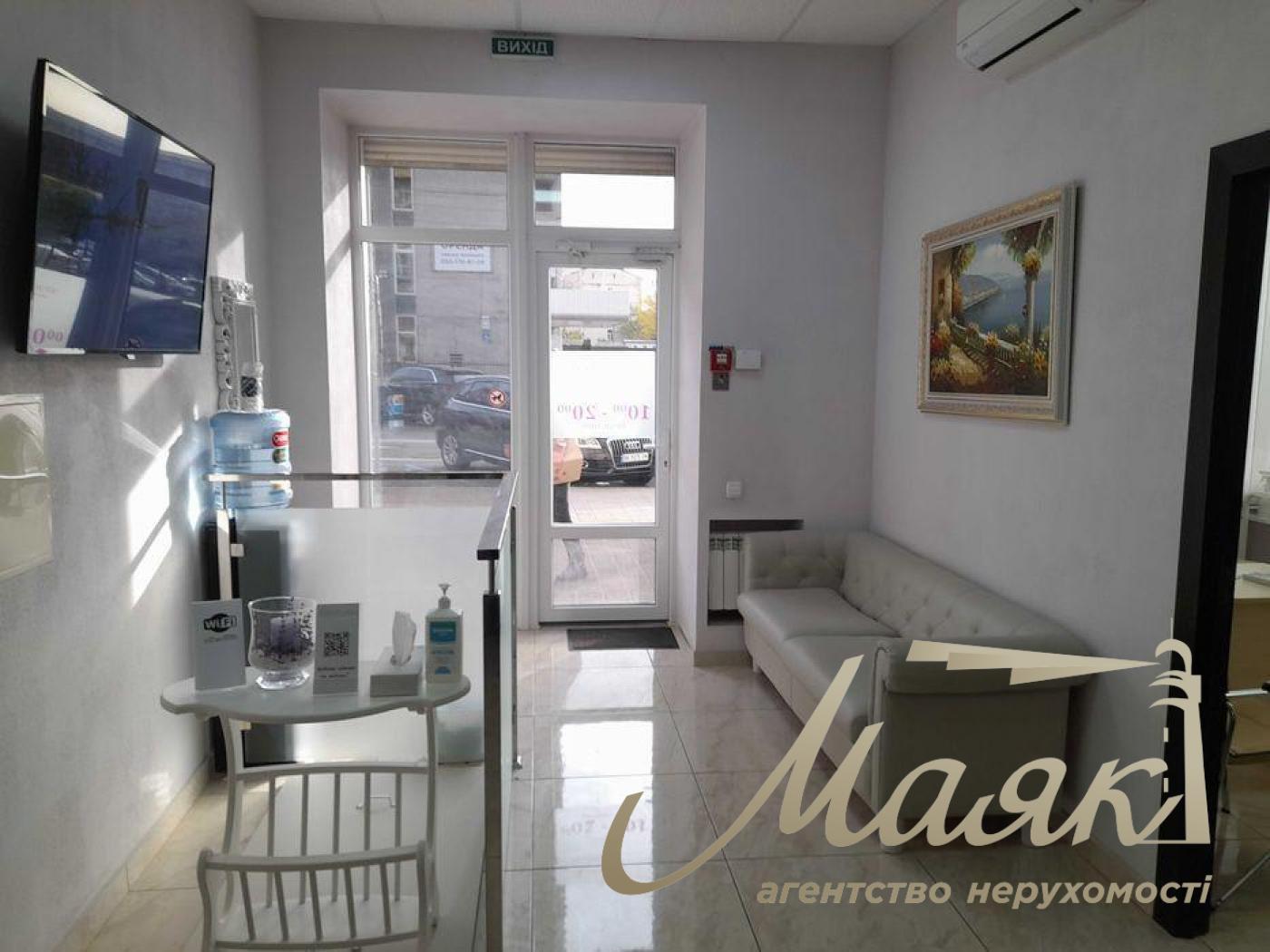 Оренда фасадного приміщення улю Фізкультури, Печерськ