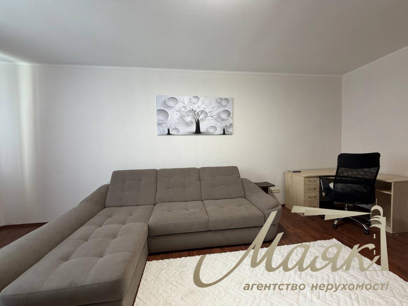 2-room apartment for rent at 4 Raisa Okipnaya Street, Levoberezhnaya.