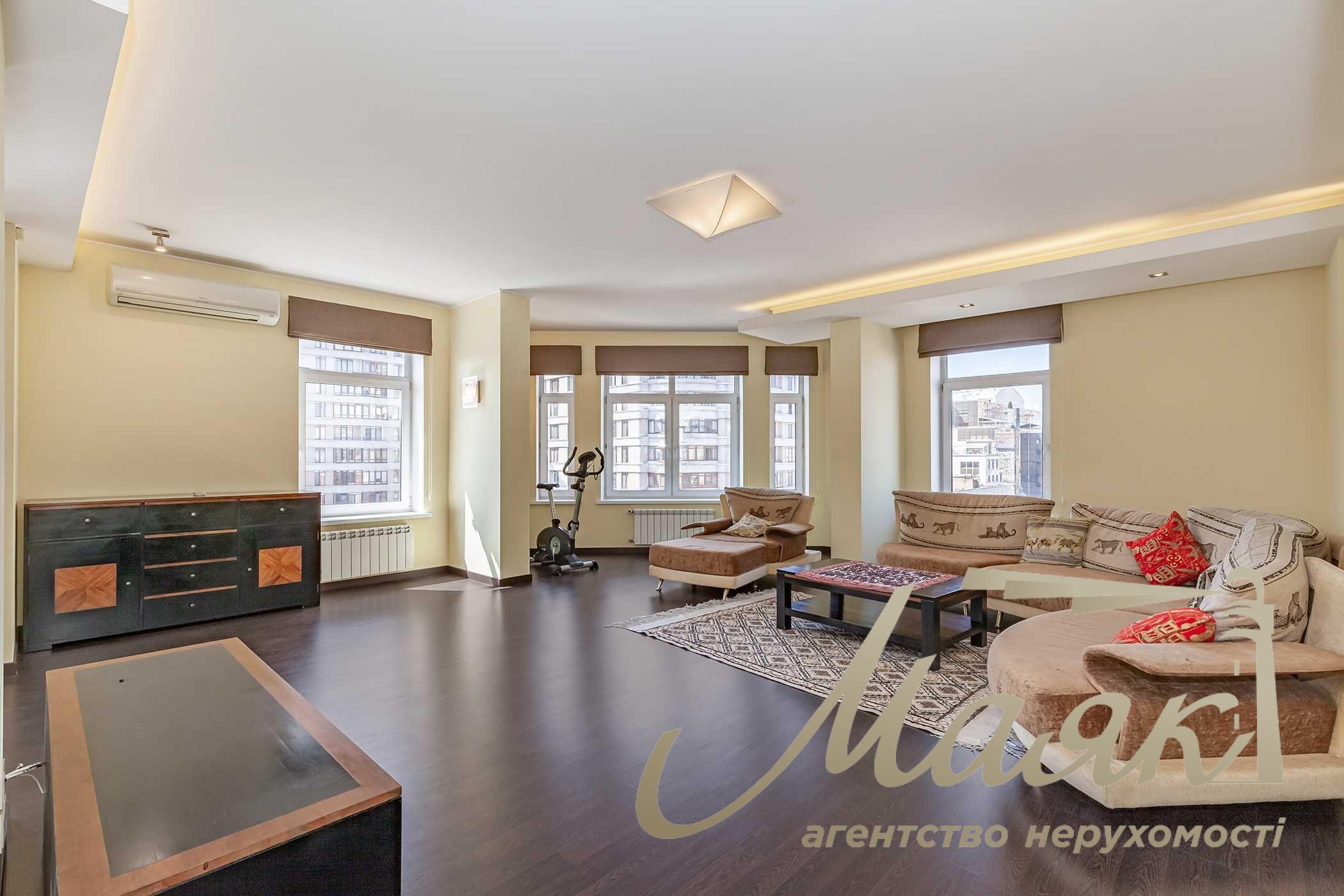 3-room apartment for rent at 27/78 Pankovskaya St., Downtown.