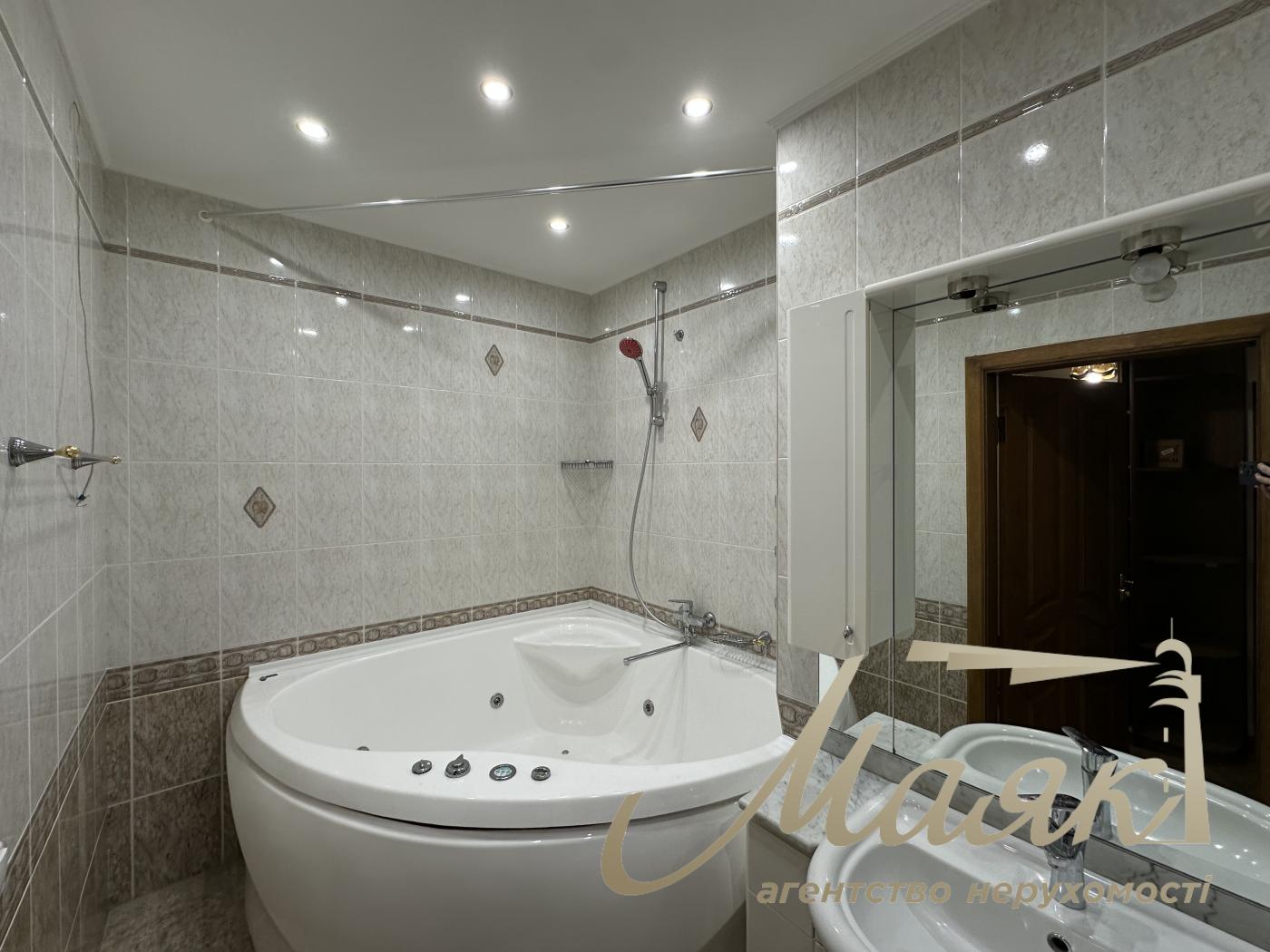 3-Bedroom Apartment (96 m²) for Rent at 9/1 Valeriy Lobanovskyi Ave.