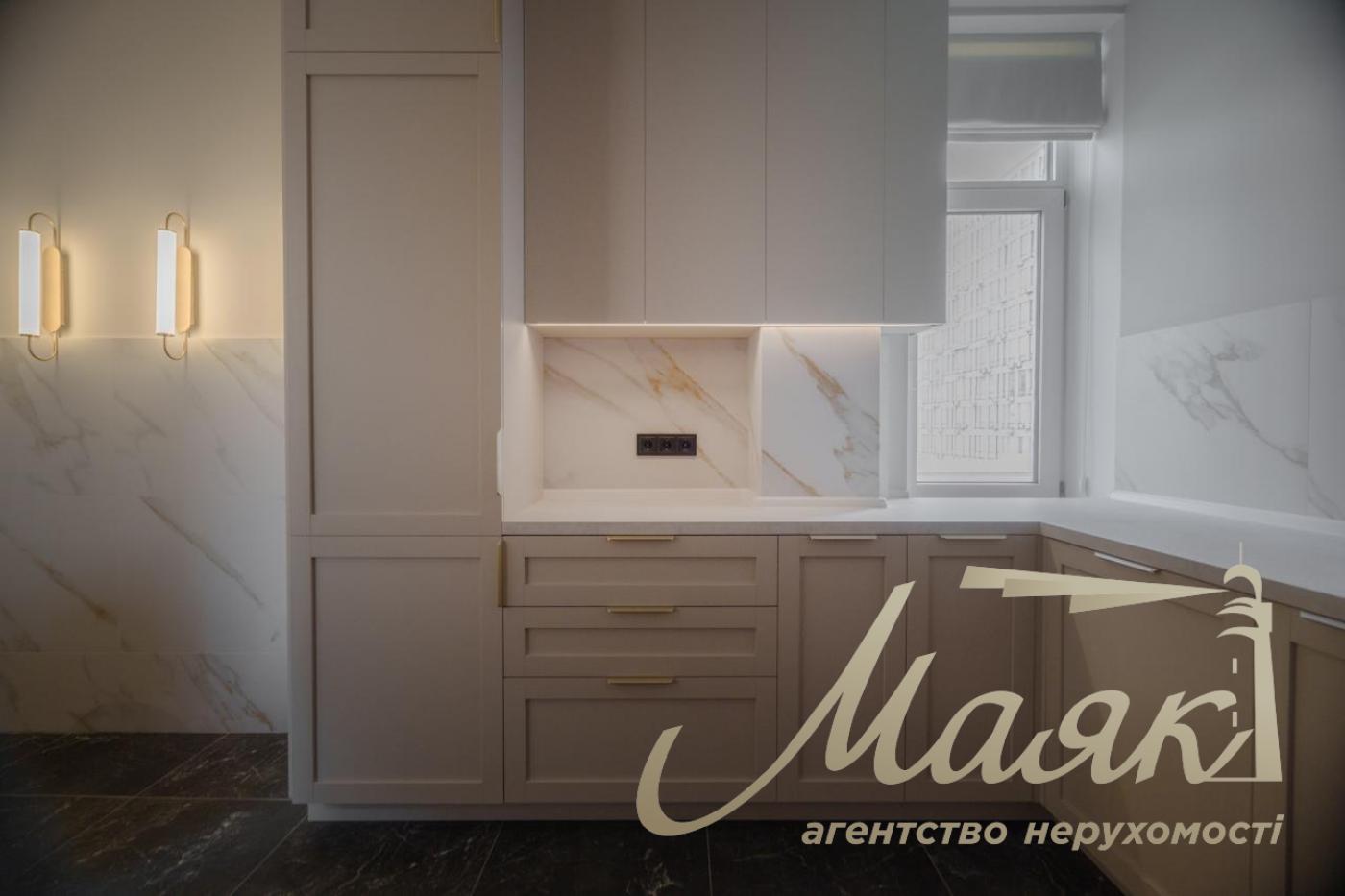 Оренда мебльованого офісу на вул. Еспланадній, ст. м. «Дворець спорту»