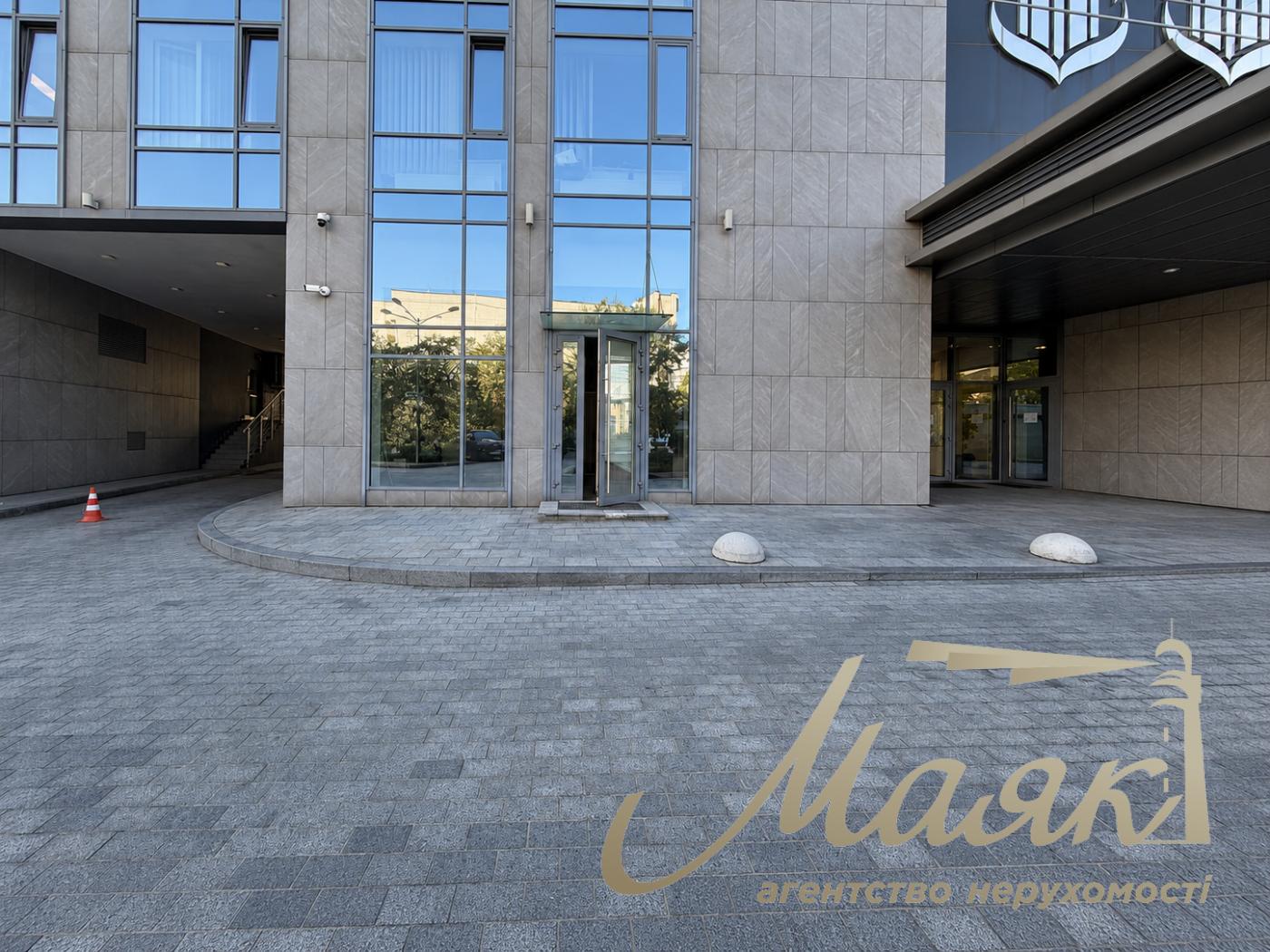 Продаж фасадного комерційного приміщення площею 57,7 м² з ремонтом у ЖК Central Park, Печерськ, Київ