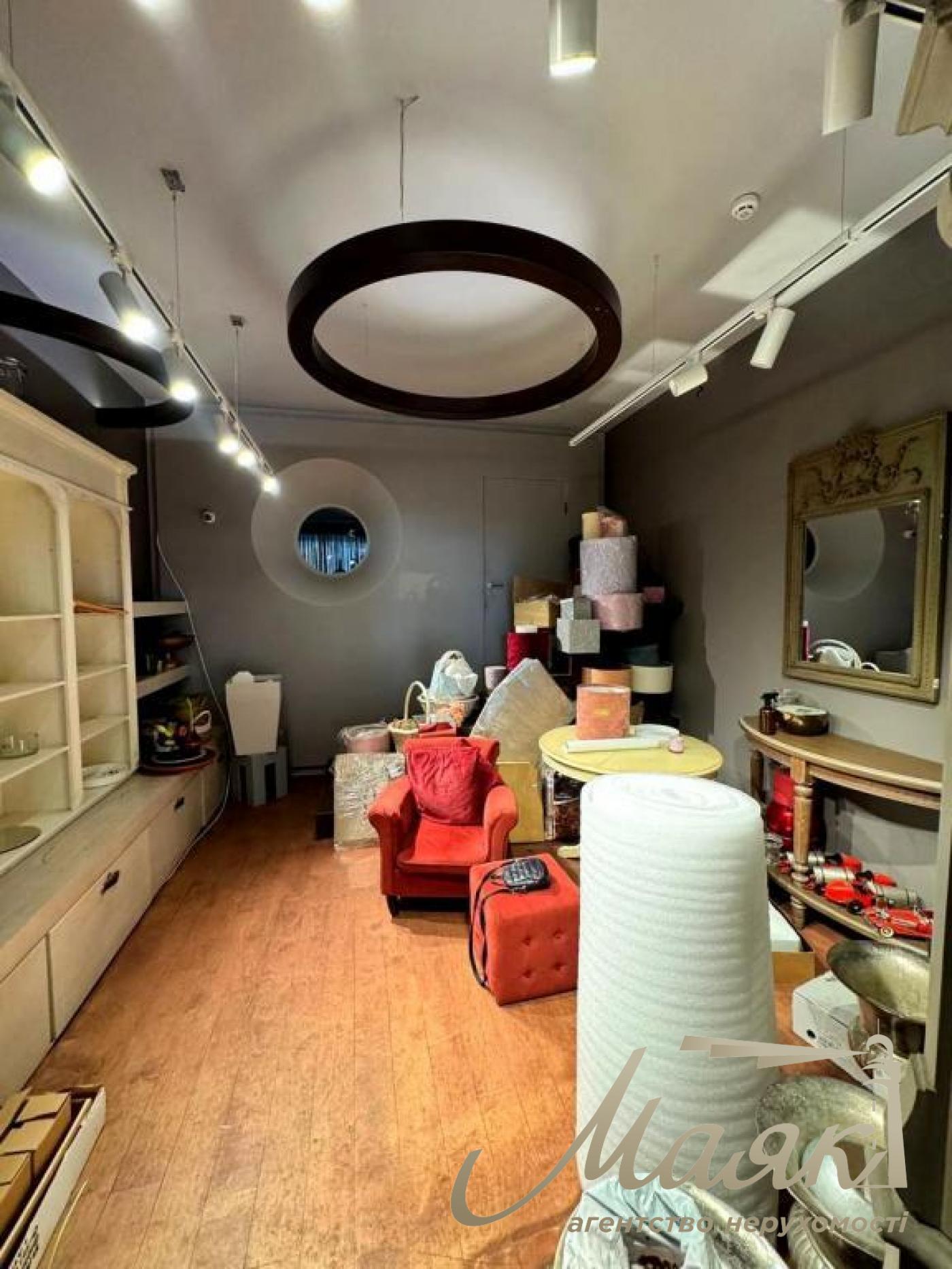 Оренда фасадного комерційного приміщення в центрі, вул. Саксаганського