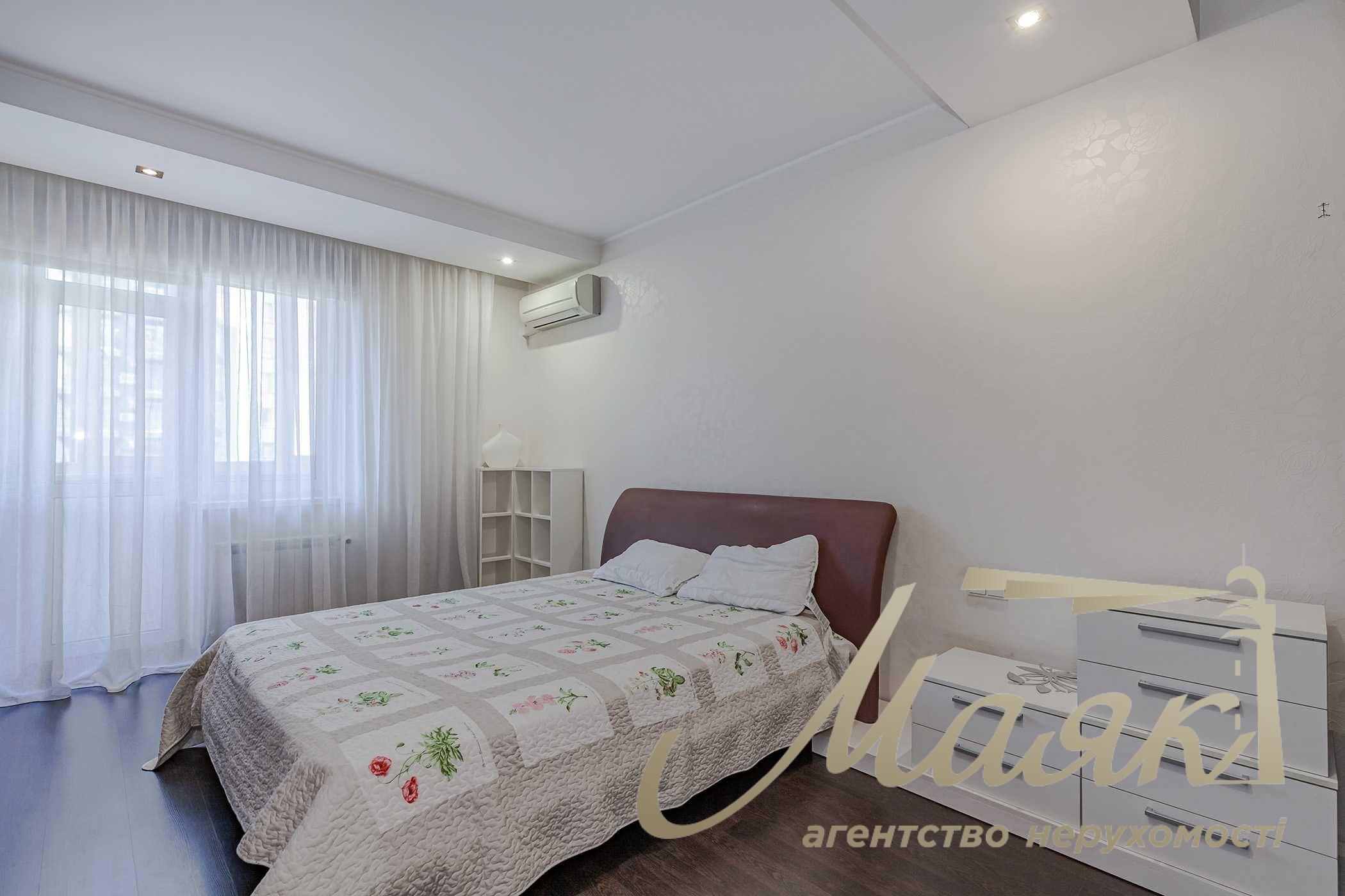 3-room apartment for rent at 27/78 Pankovskaya St., Downtown.