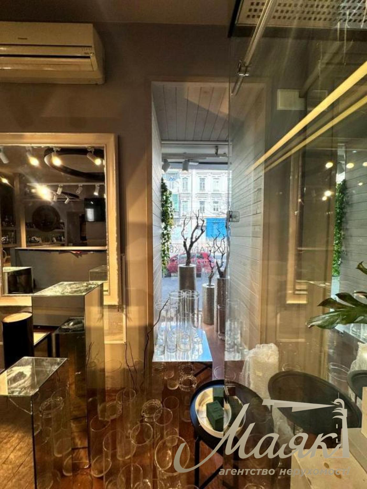 Оренда фасадного комерційного приміщення в центрі, вул. Саксаганського