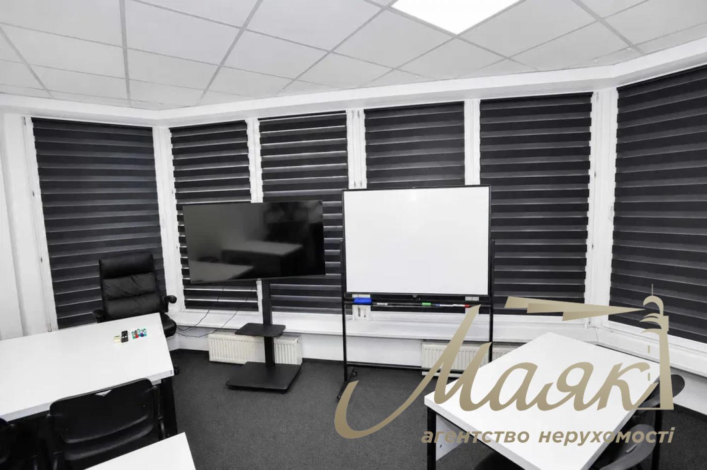 Rent a 180 m² furnished standalone office at 32A Yevhen Konovalets Street, Pechersk