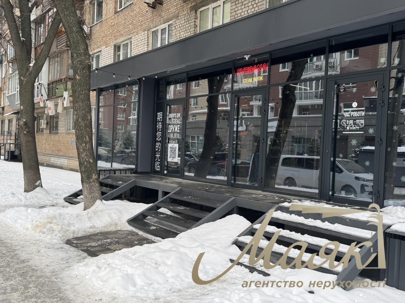 Rent a front room 30 m² 15 kW separate exhaust hood first floor