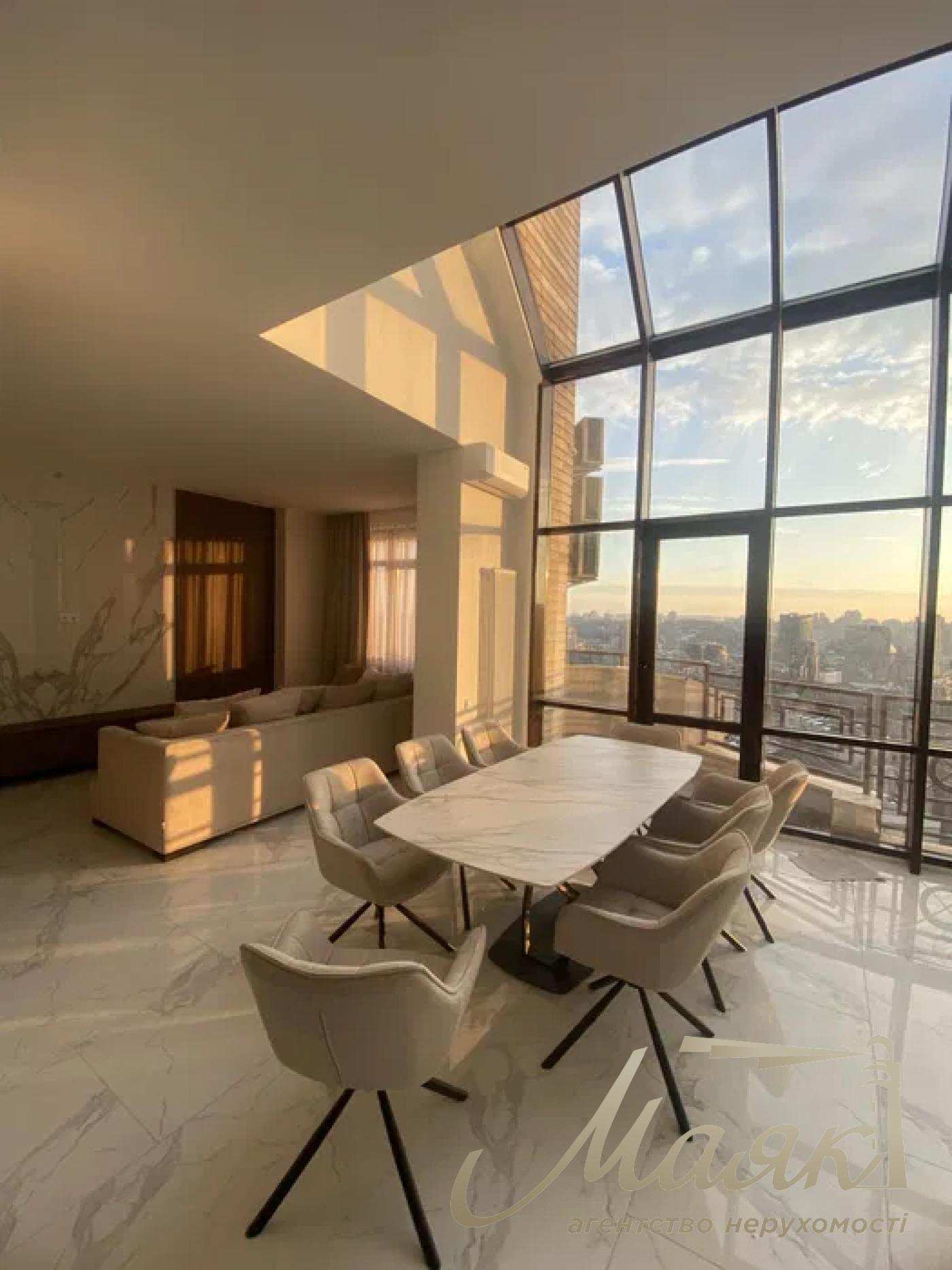 Оренда дворівневого пентхауса ЖК Фундукліївський, вул. Богдана Хмельницького