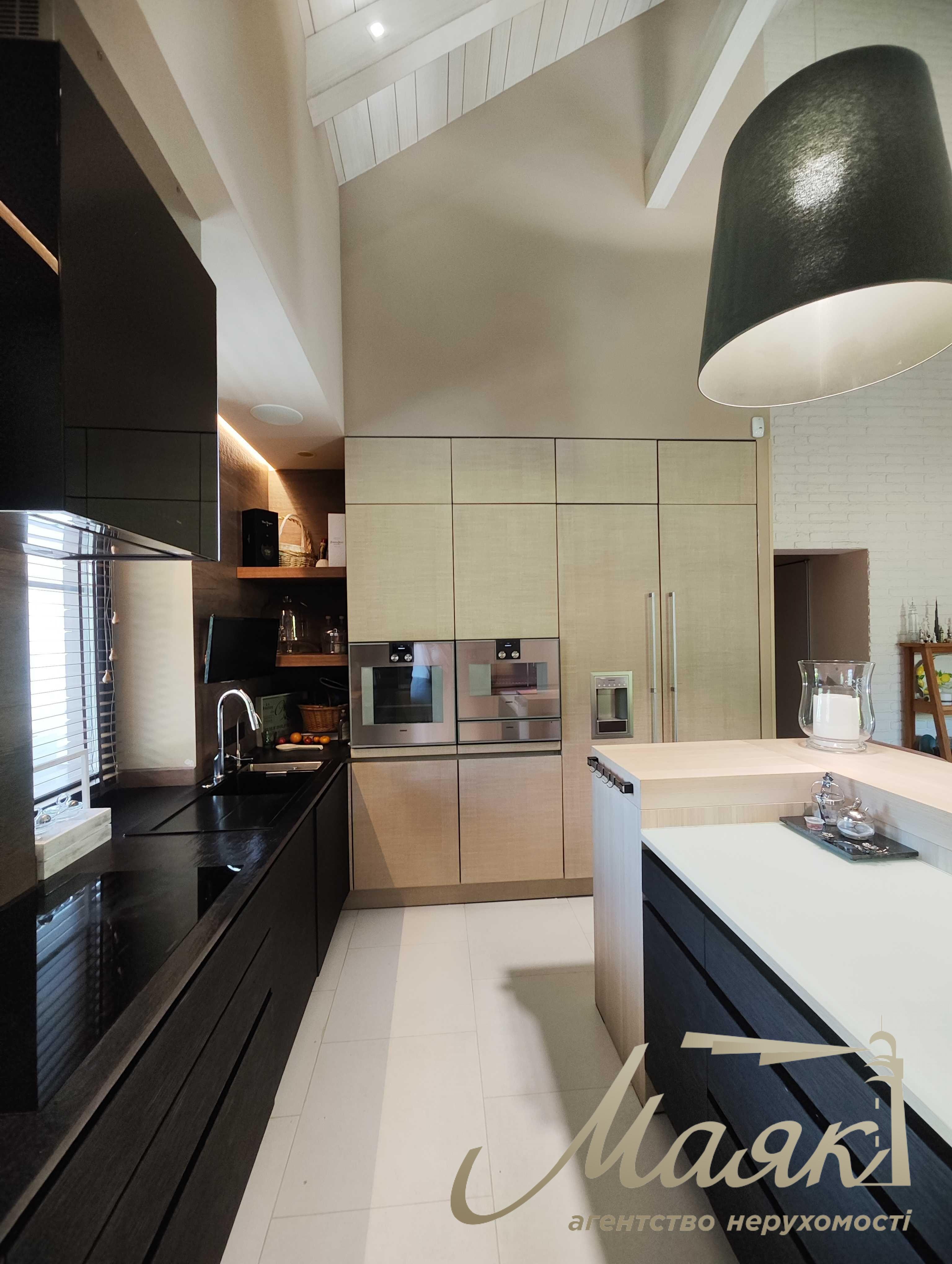 Оренда сучасного будинку площею 250 м² з басейном у с. Тарасівка/Безрадичі, Обухівський напрямок, Київська область.