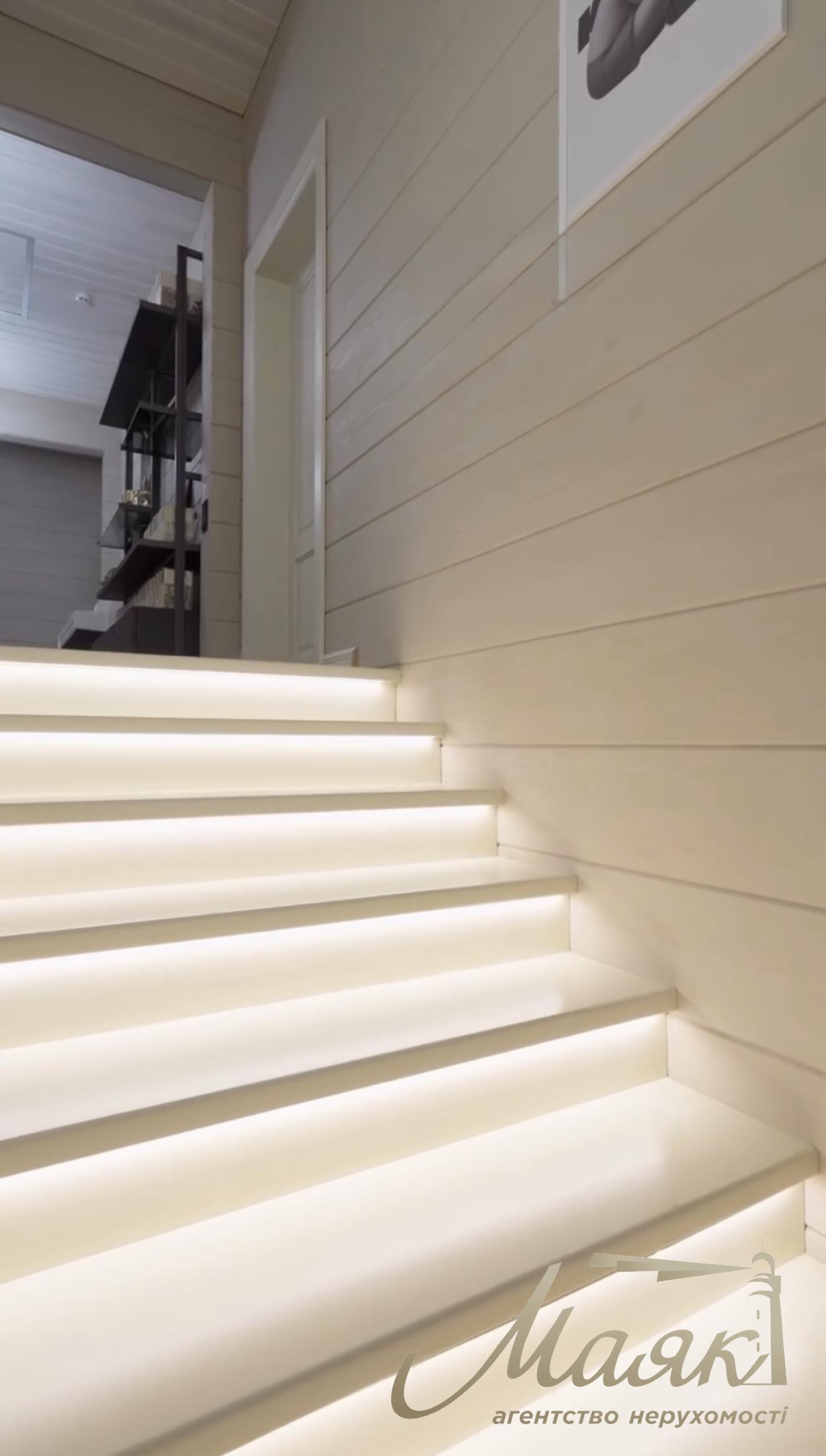 Продажа стильного 5-комнатного дома 377 м² в хуторе Мриги, Конча-Заспа, Голосеевский район Киева