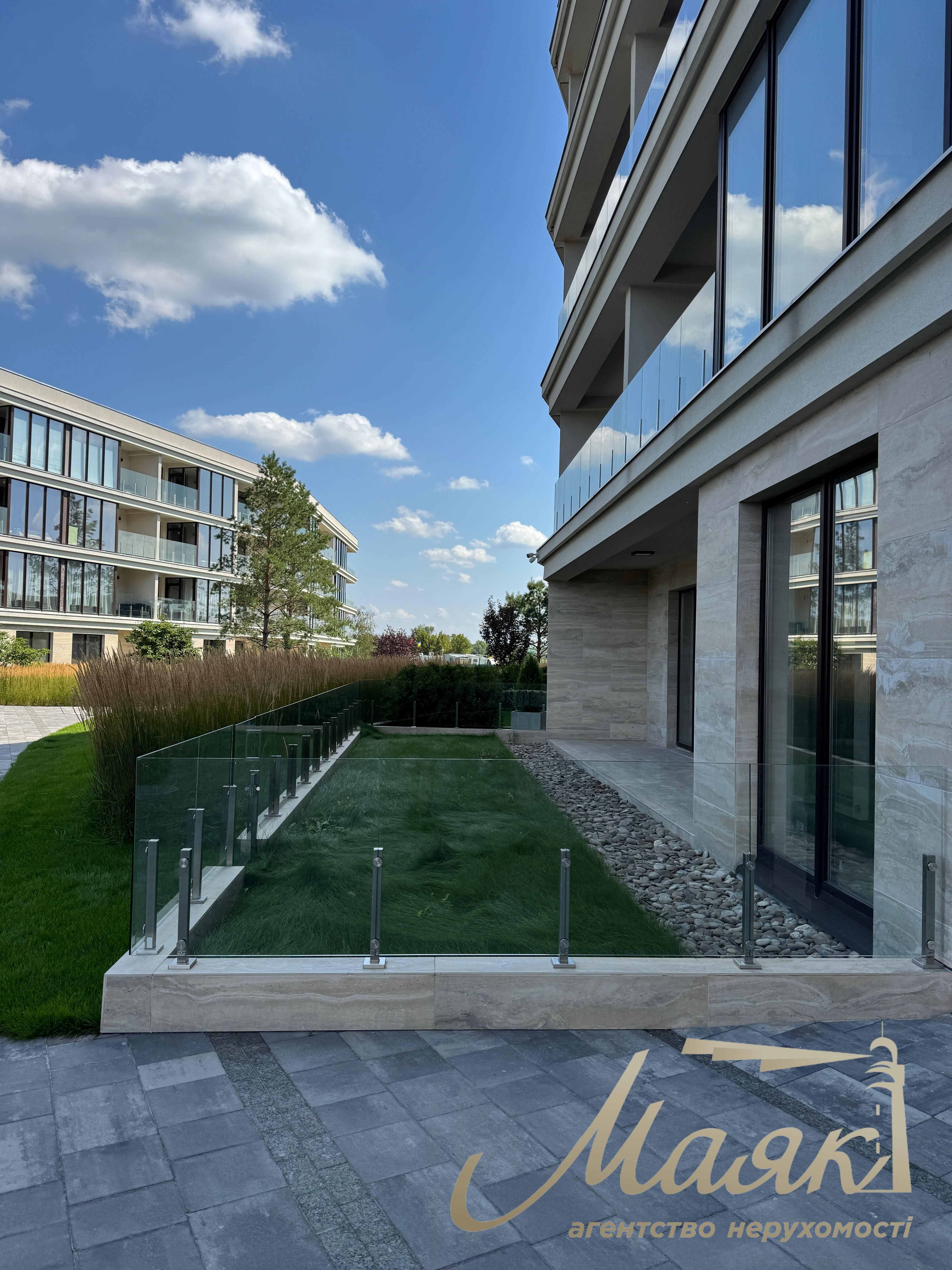 Продаж квартири з терасою в ЖК "Park Lake City" з озером, Підгірці, Київська обл.