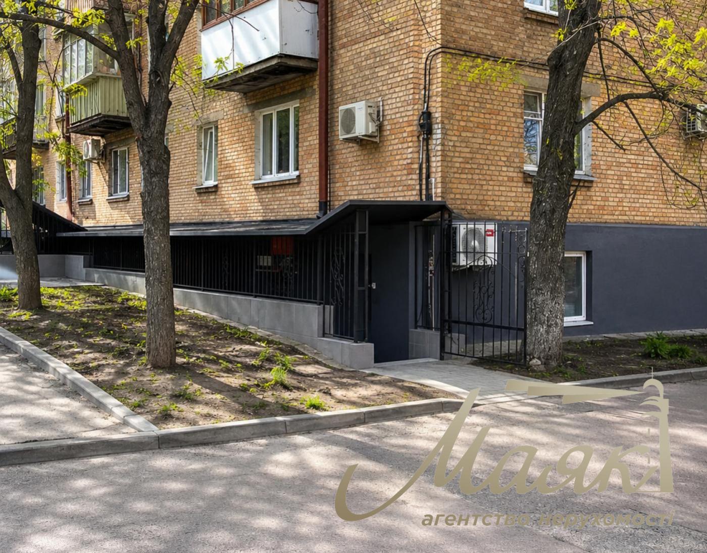 Продаж фасадного приміщення 75 м.кв. Відрадний, Героїв Севастополя