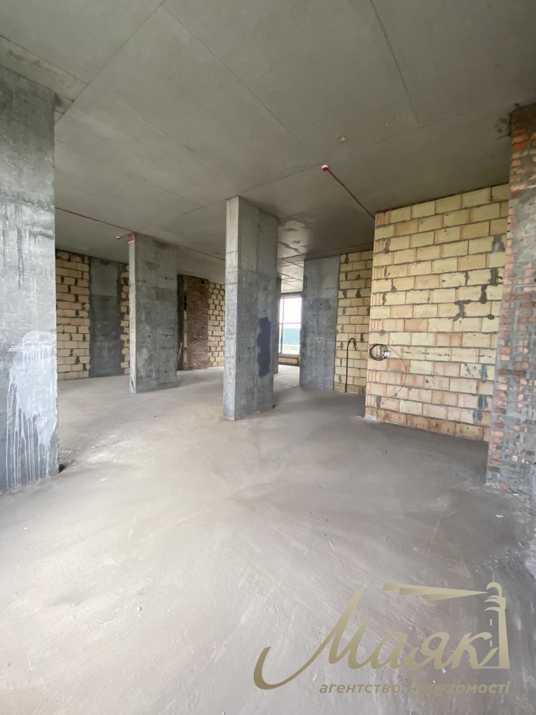 Rent a facade space of 124 sq.m. on Narodnoe Opolcheniya Street in Sky Avenue Residential Complex