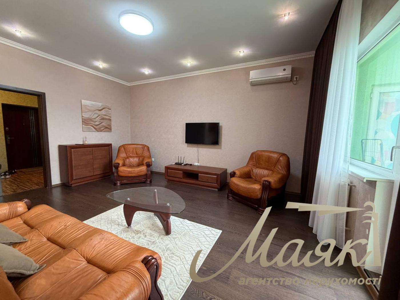 1-bedroom apartment for rent in the Botanic Towers residential complex, located at 121 Saksaganskogo Street, near the Universitet metro station