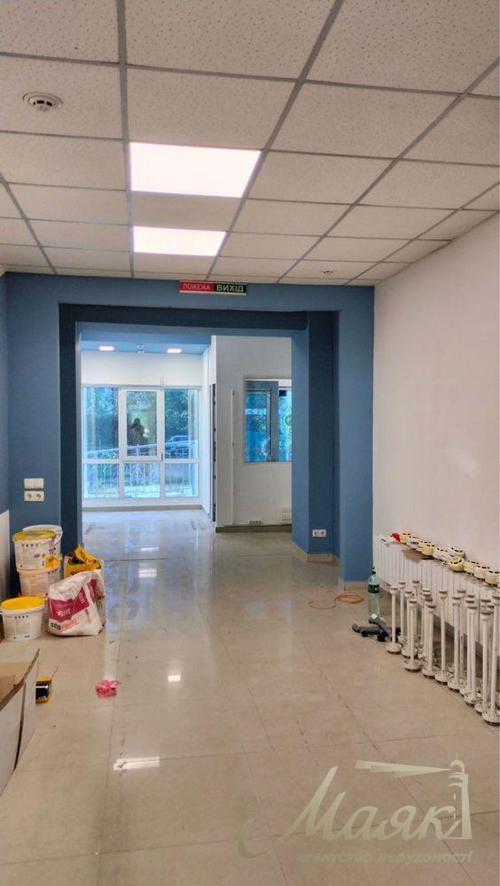Оренда комерційного приміщення 700 м2, Ахматової, 16