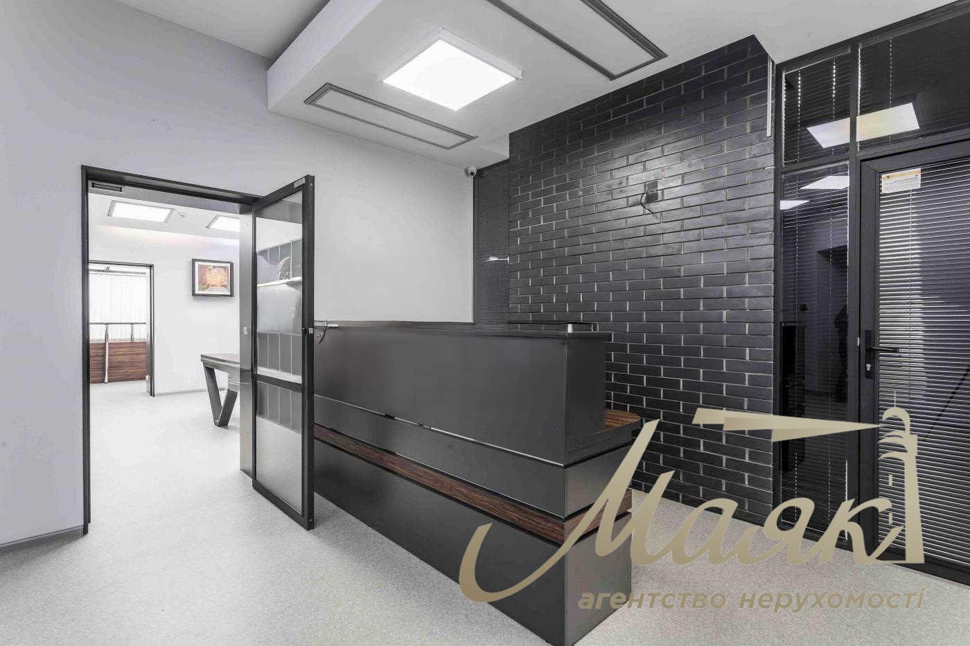 Office for rent with renovation center of Kiev metro Khreshchatyk str.Lutheranskaya