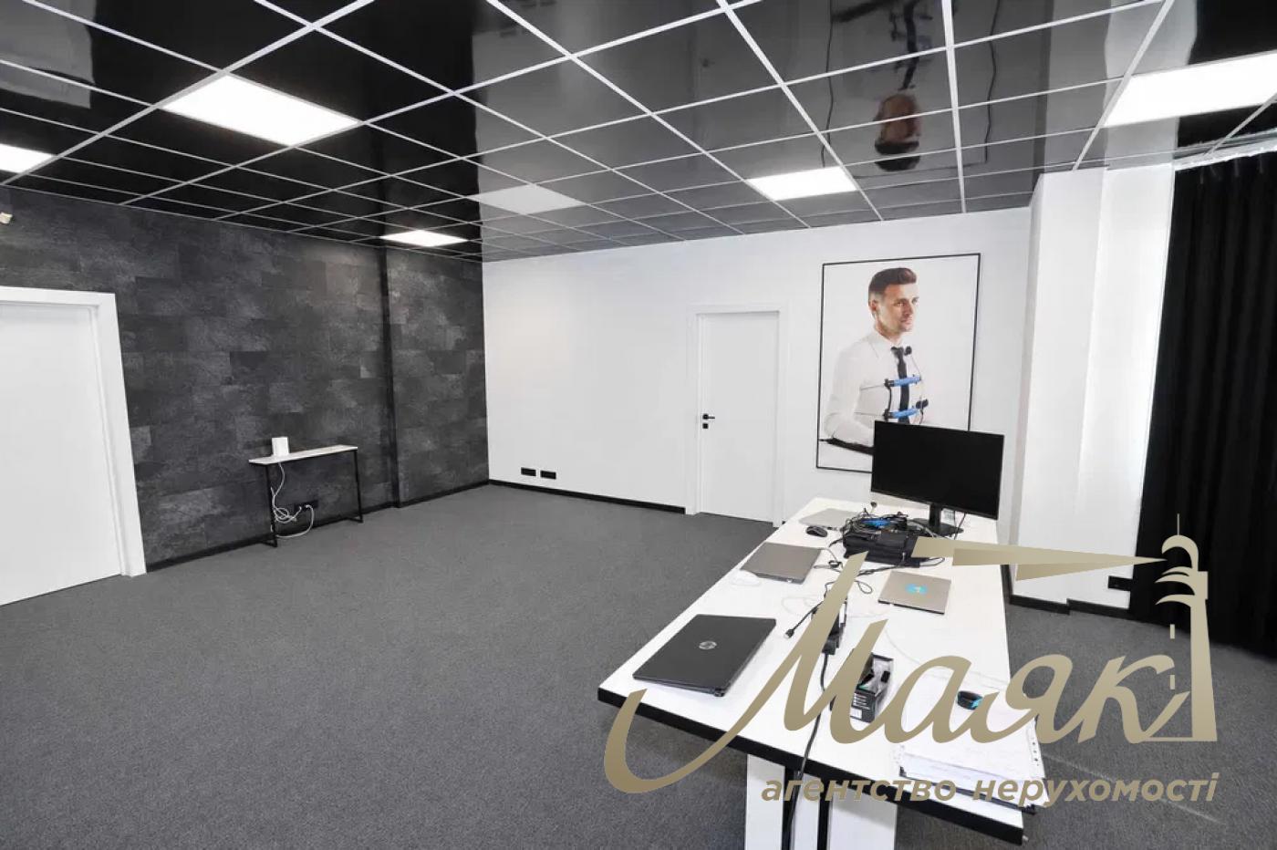 Rent a 180 m² furnished standalone office at 32A Yevhen Konovalets Street, Pechersk