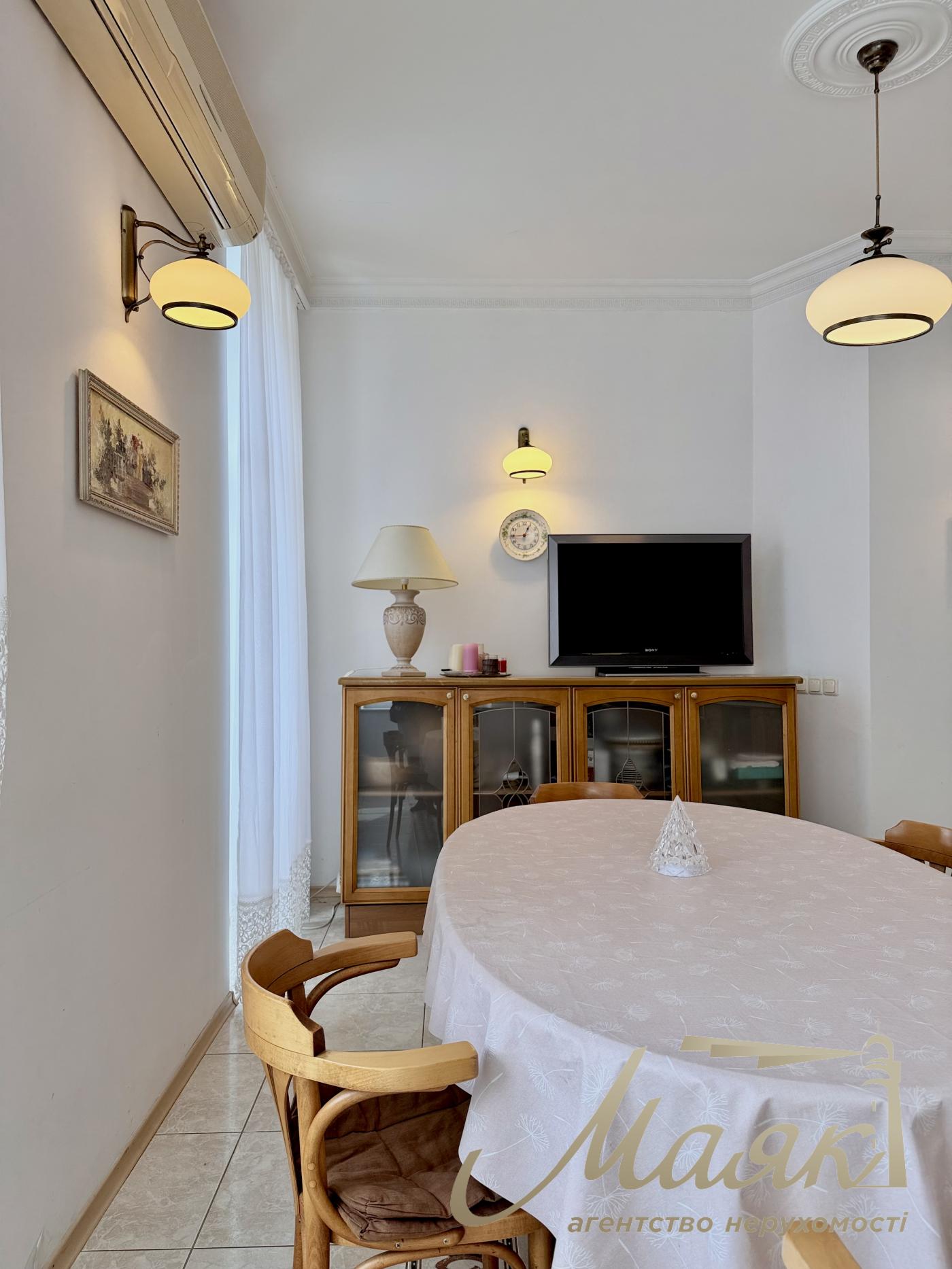 Rent 3-storey house 492,7m2, Lesniki