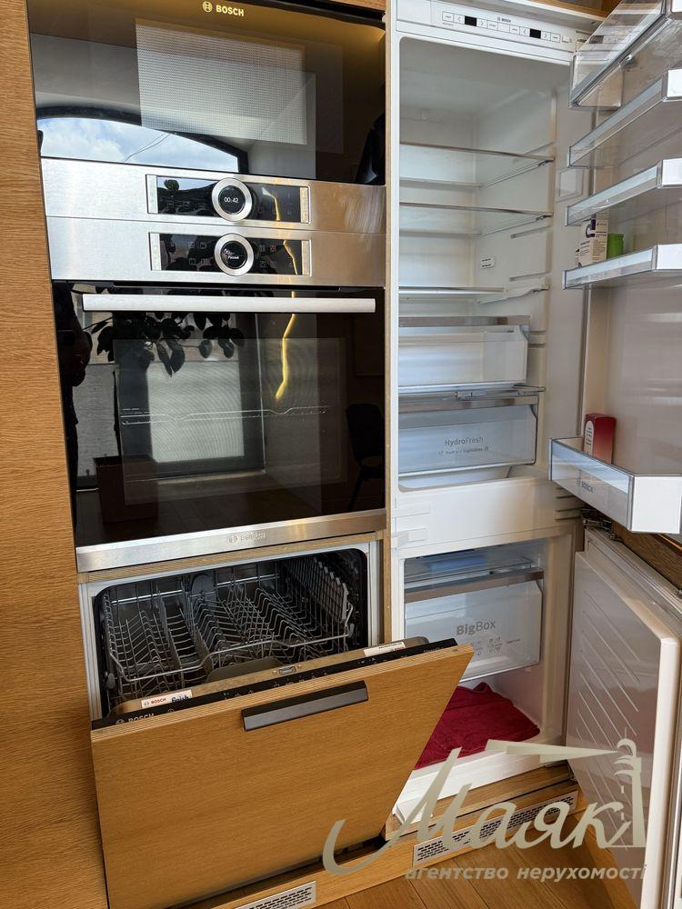 For sale premium apartment 75m2 in the very center of Kiev - Lutheranskaya Street, 7/10 (next to the Arch and Khreshchatyk).