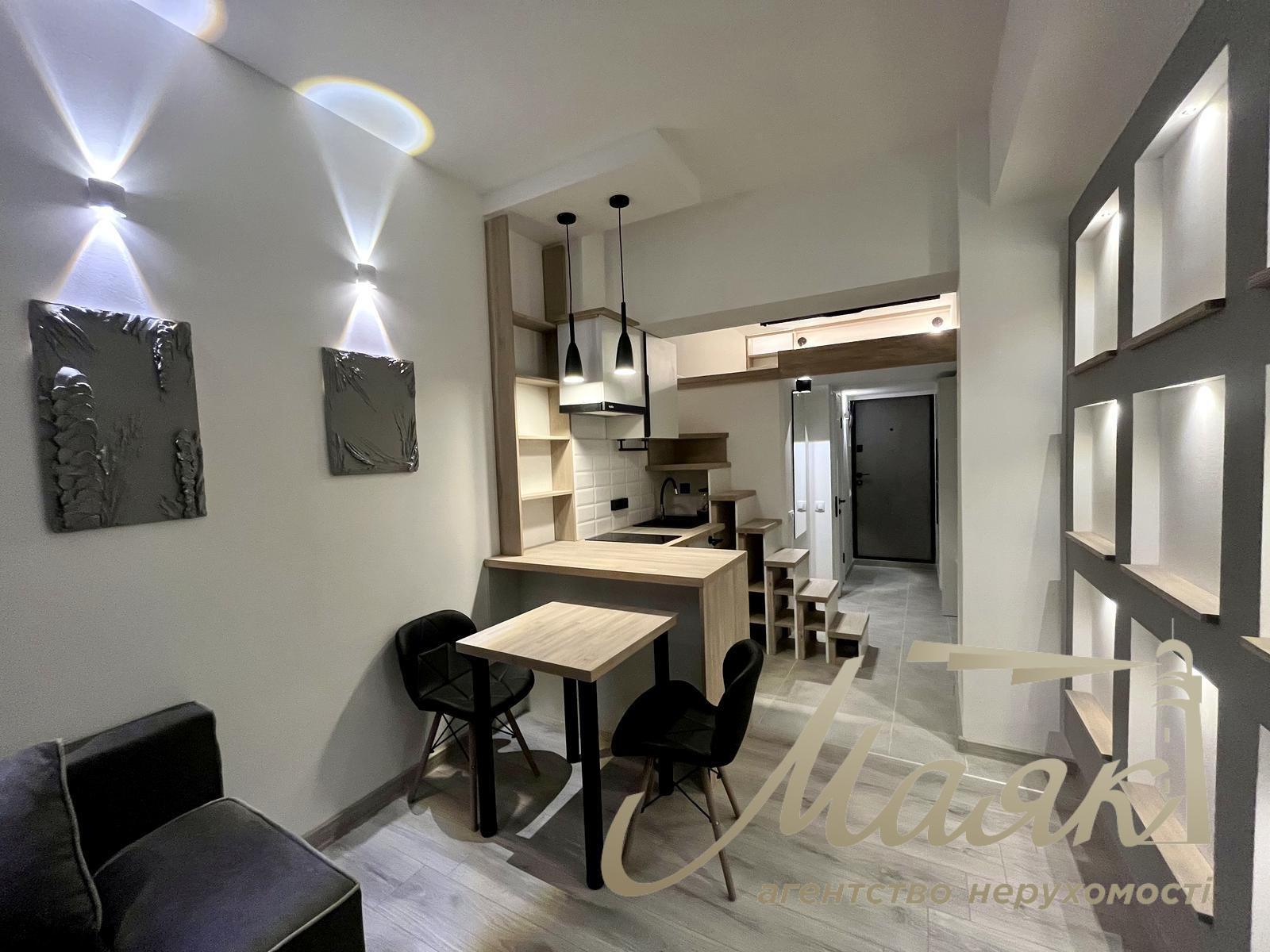 Продаж дворівневої 1-кімнатної квартири в центрі Подолу, м. Контрактова площа. Контрактова площа