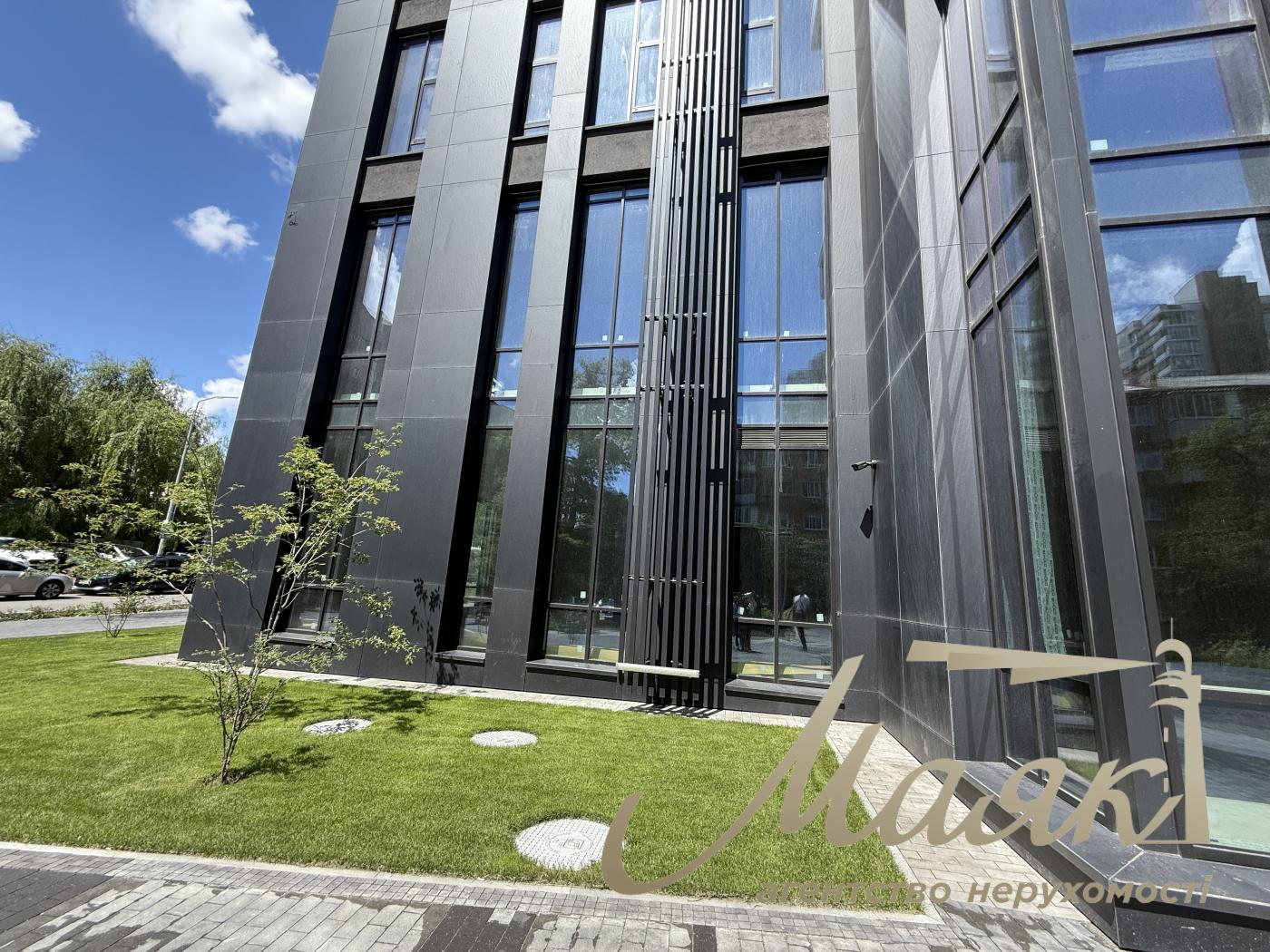Rent front 110m2 premises LCD Trinity Trinity str. Tyutyunnika, 39/2