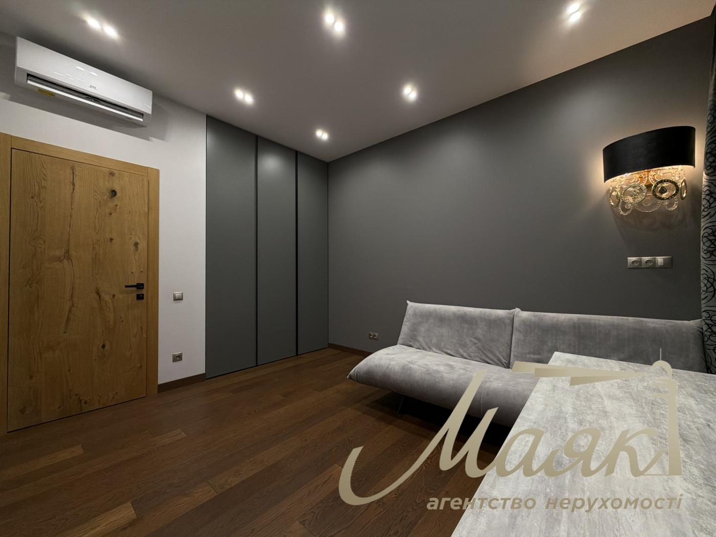 Rent 3-room apartment in LCD Novopecherskie Lipki str. Andriy Verkhoglyada (Mykhaila Dragomirov), 11-V