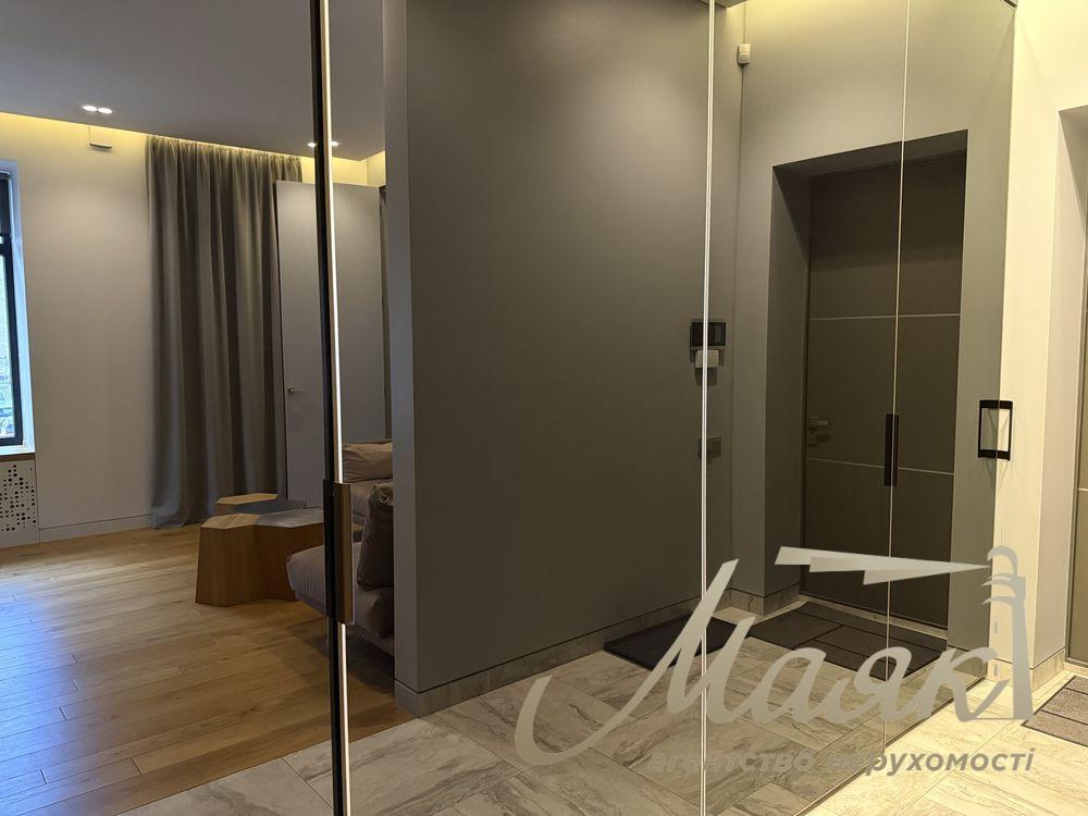 For sale premium apartment 75m2 in the very center of Kiev - Lutheranskaya Street, 7/10 (next to the Arch and Khreshchatyk).