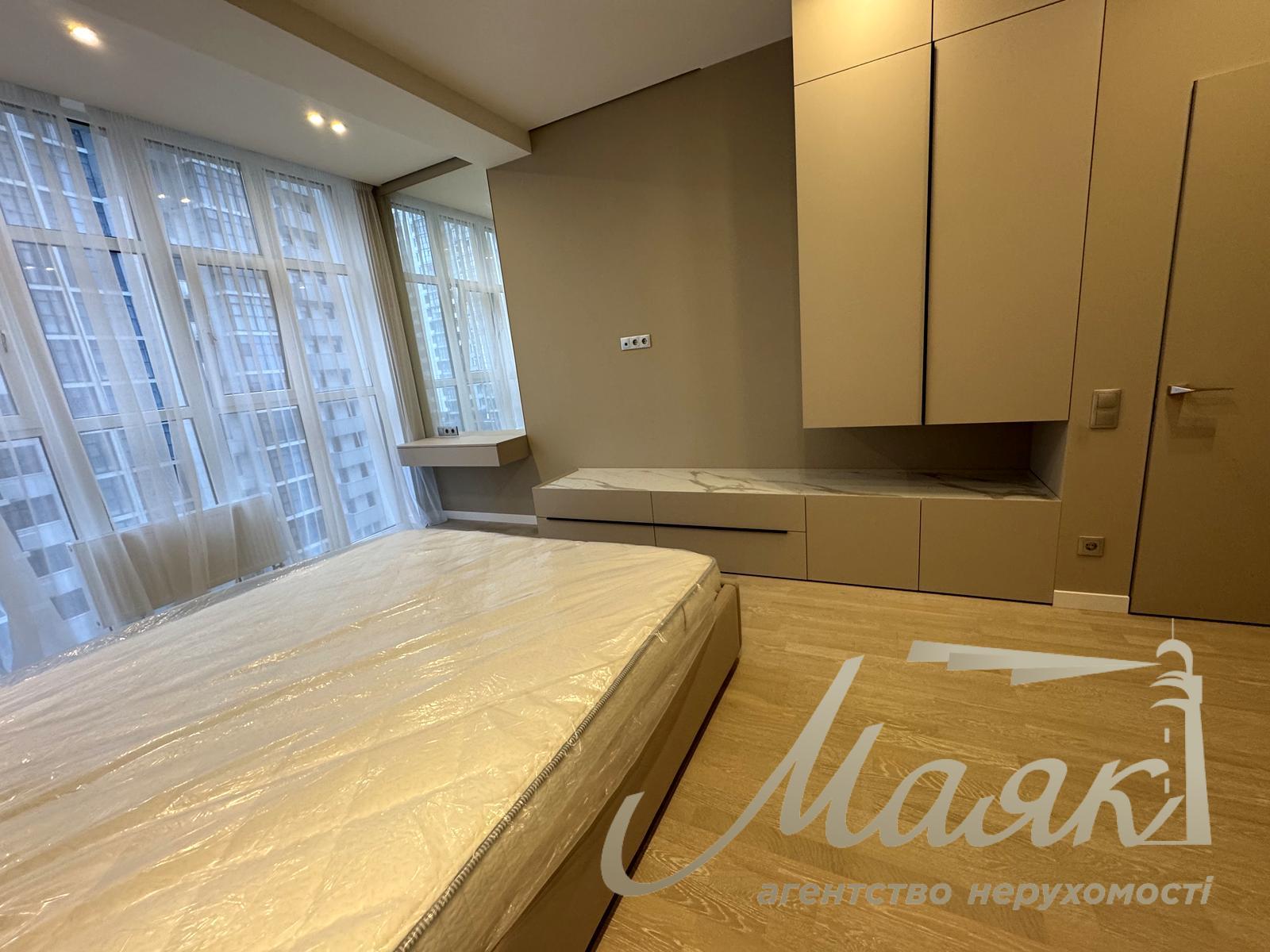 Продаж 3-х кімнатної квартири в ЖК Новопечерські Липки вул. Андрія Верхогляда 15-Б