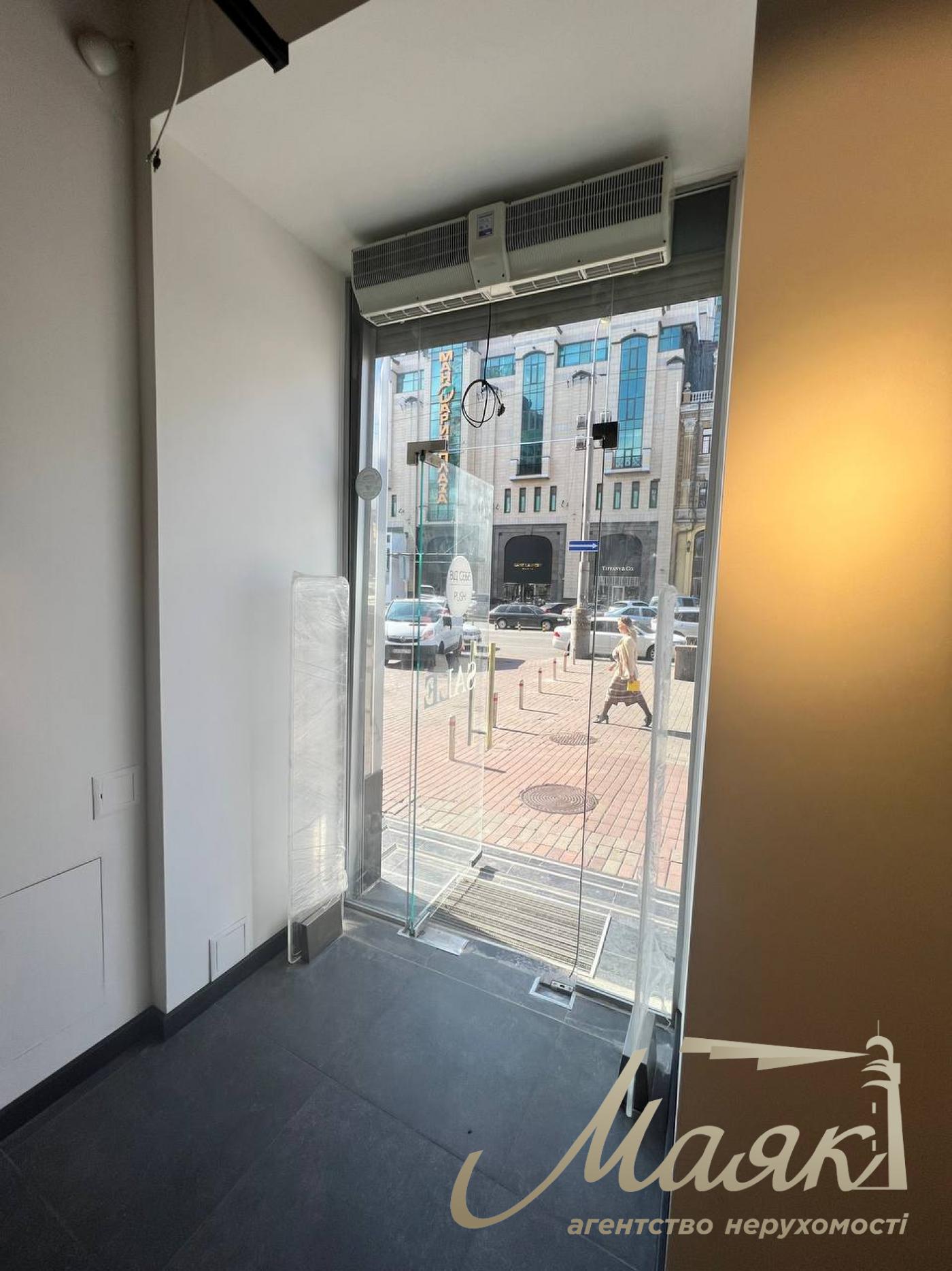 Продаж фасадного приміщення 43 м.кв. Печерський р-н, вул. Басейна