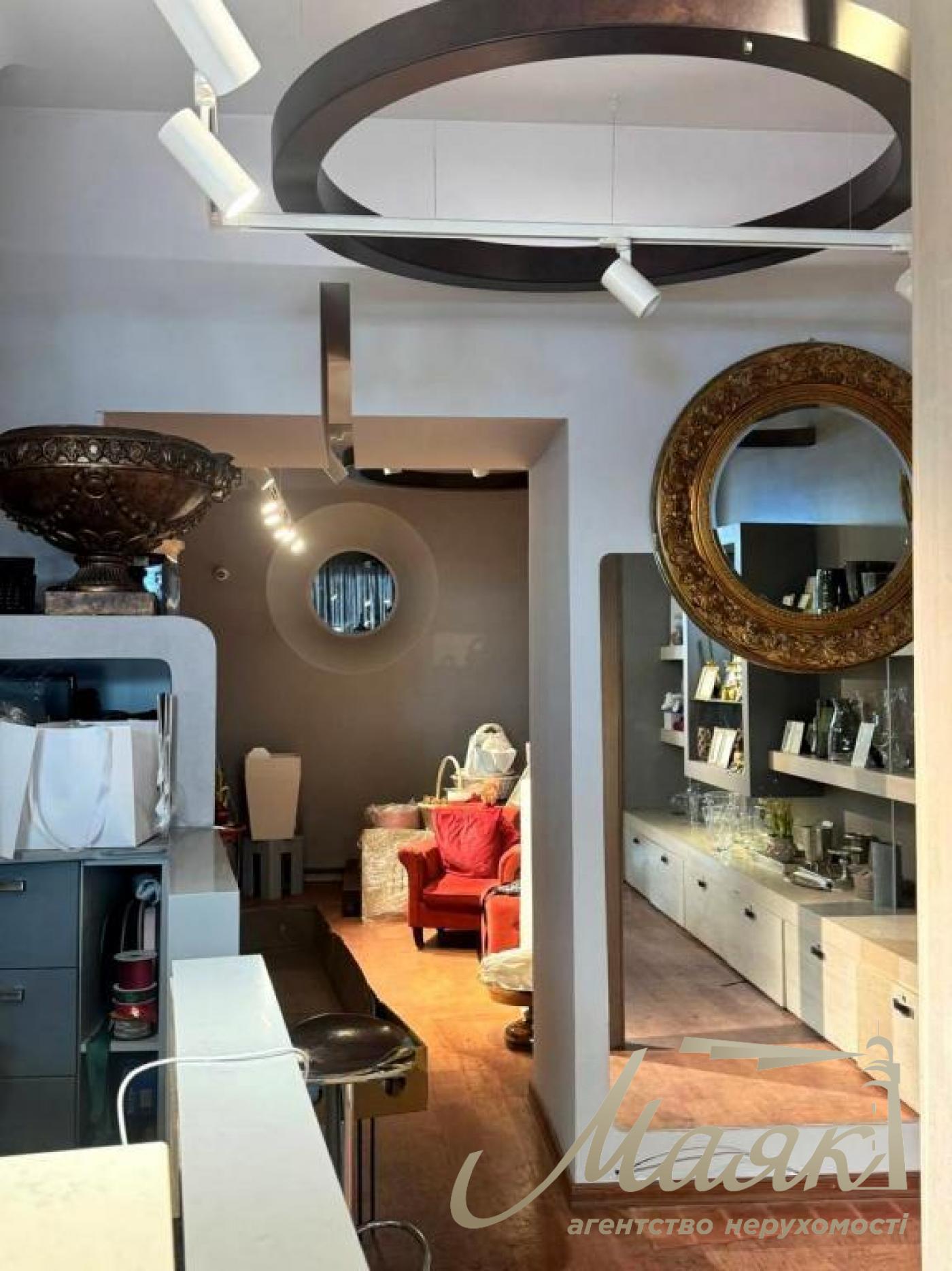 Оренда фасадного комерційного приміщення в центрі, вул. Саксаганського