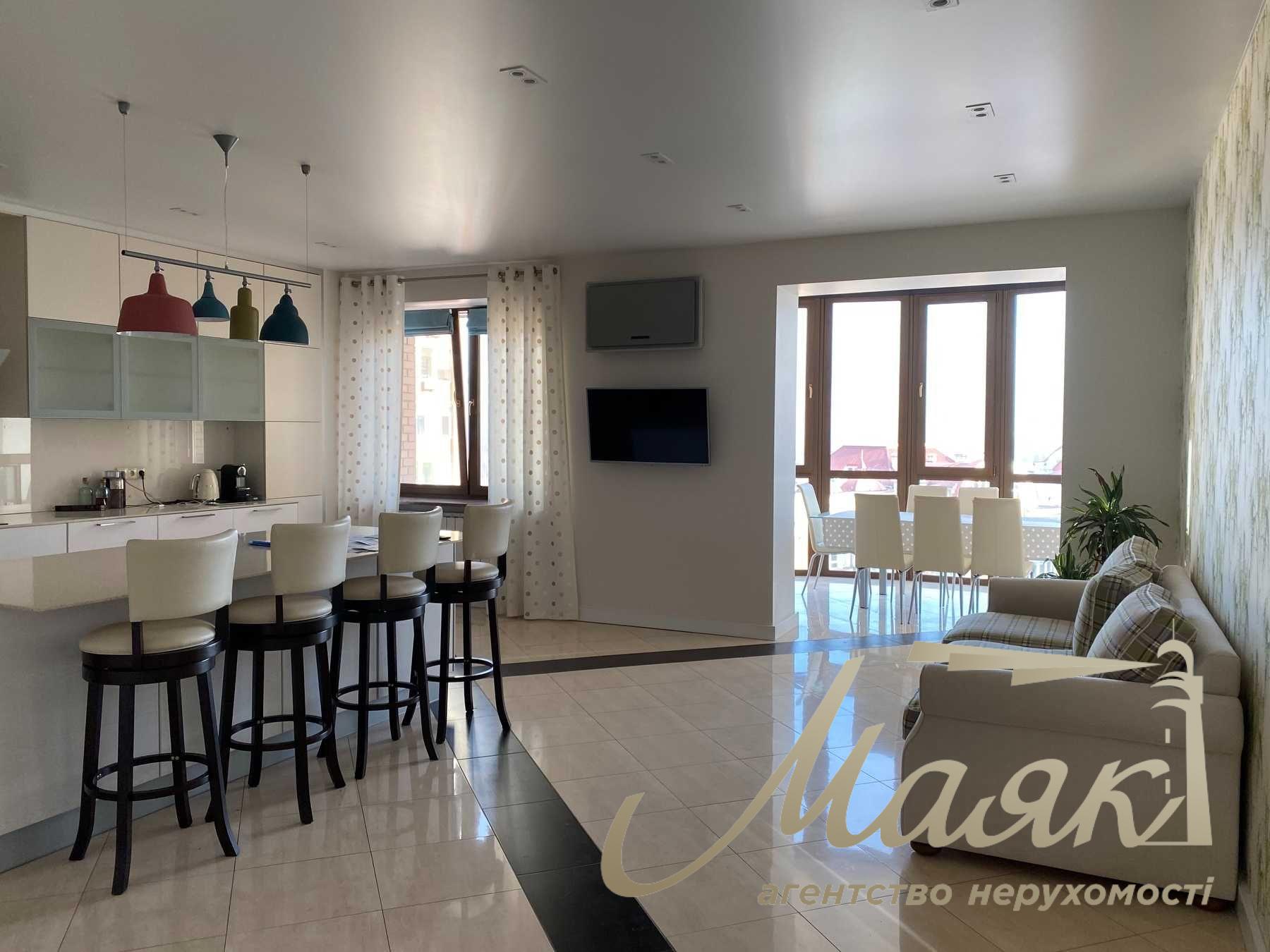 Sale three-level panoramic penthouse 327m2 in Obolonskyi Lipki, Ivasiuk Avenue, Obolon