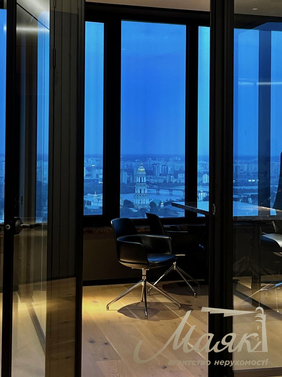Premium office for sale 162 m² in BC Carnegie Tower, Kiev