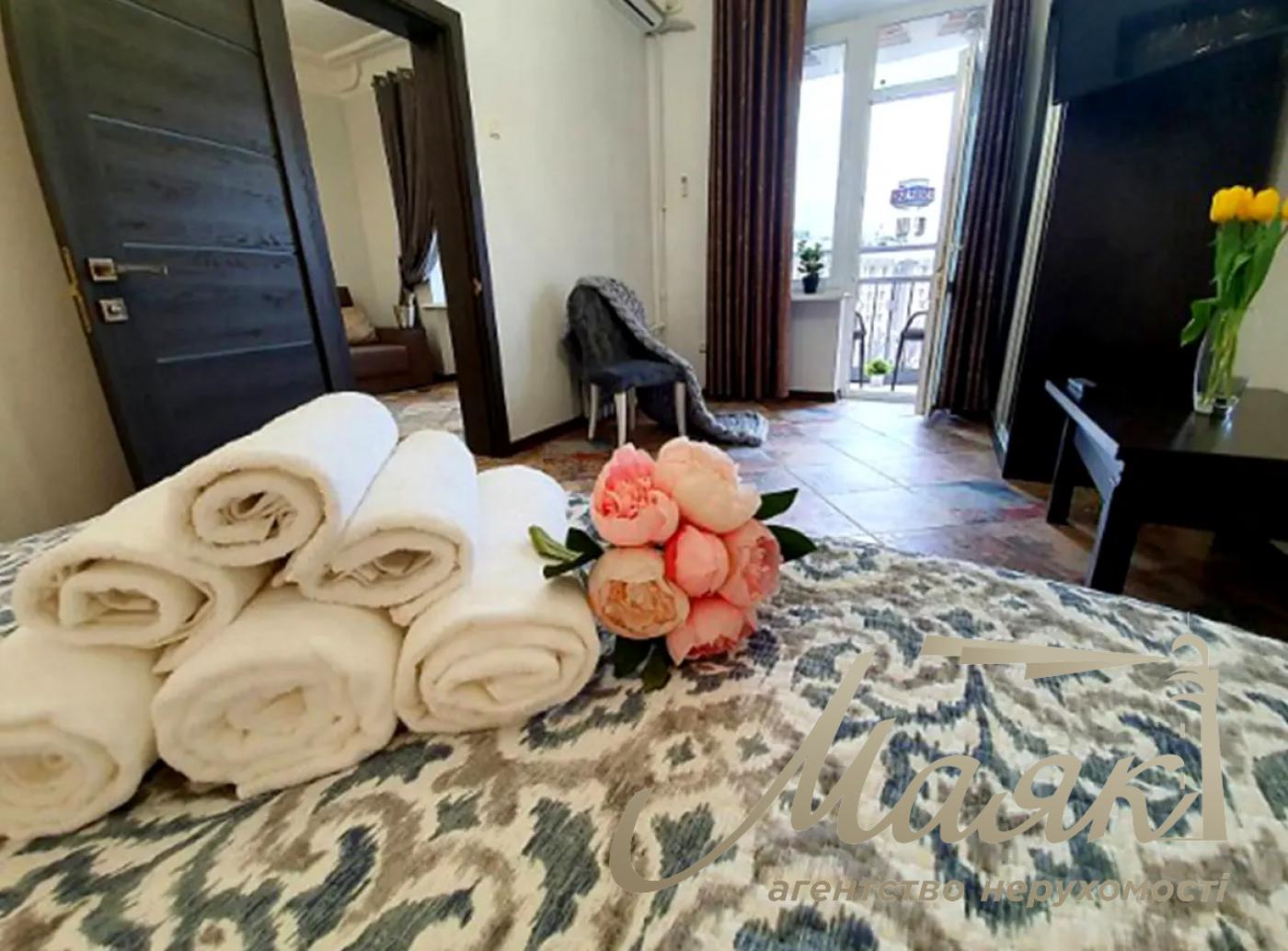 Rent 3-room apartment, Sofievskaya street1, Independence Maidan,