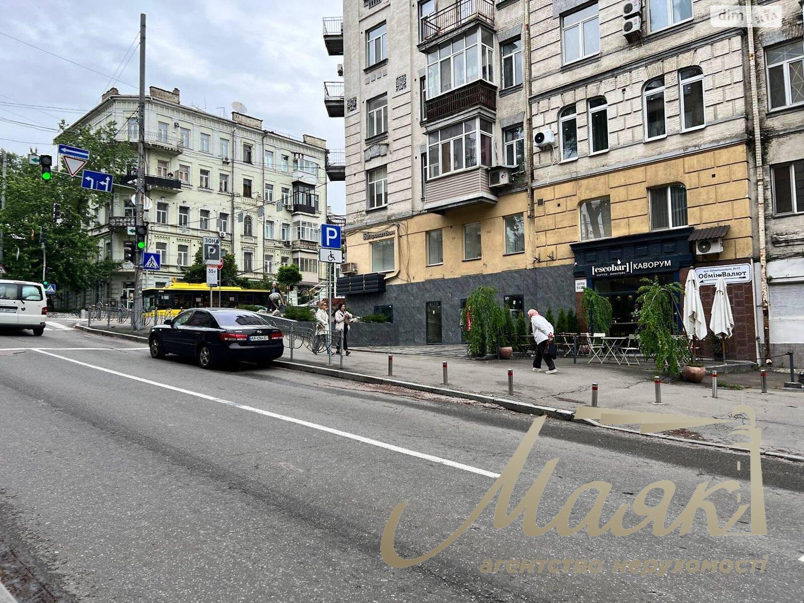 Аренда фасадного помещения 107 м2 на Саксаганского, Центр