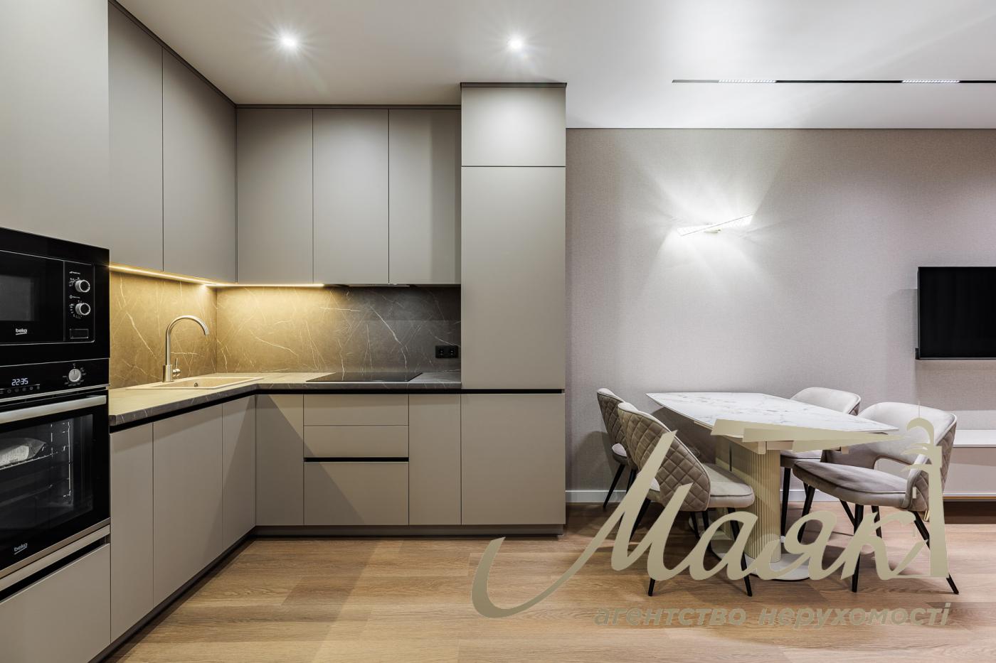 Продажа 1-комнатной квартиры с ремонтом ЖК Варшавский 3, Виноградарь, Киев