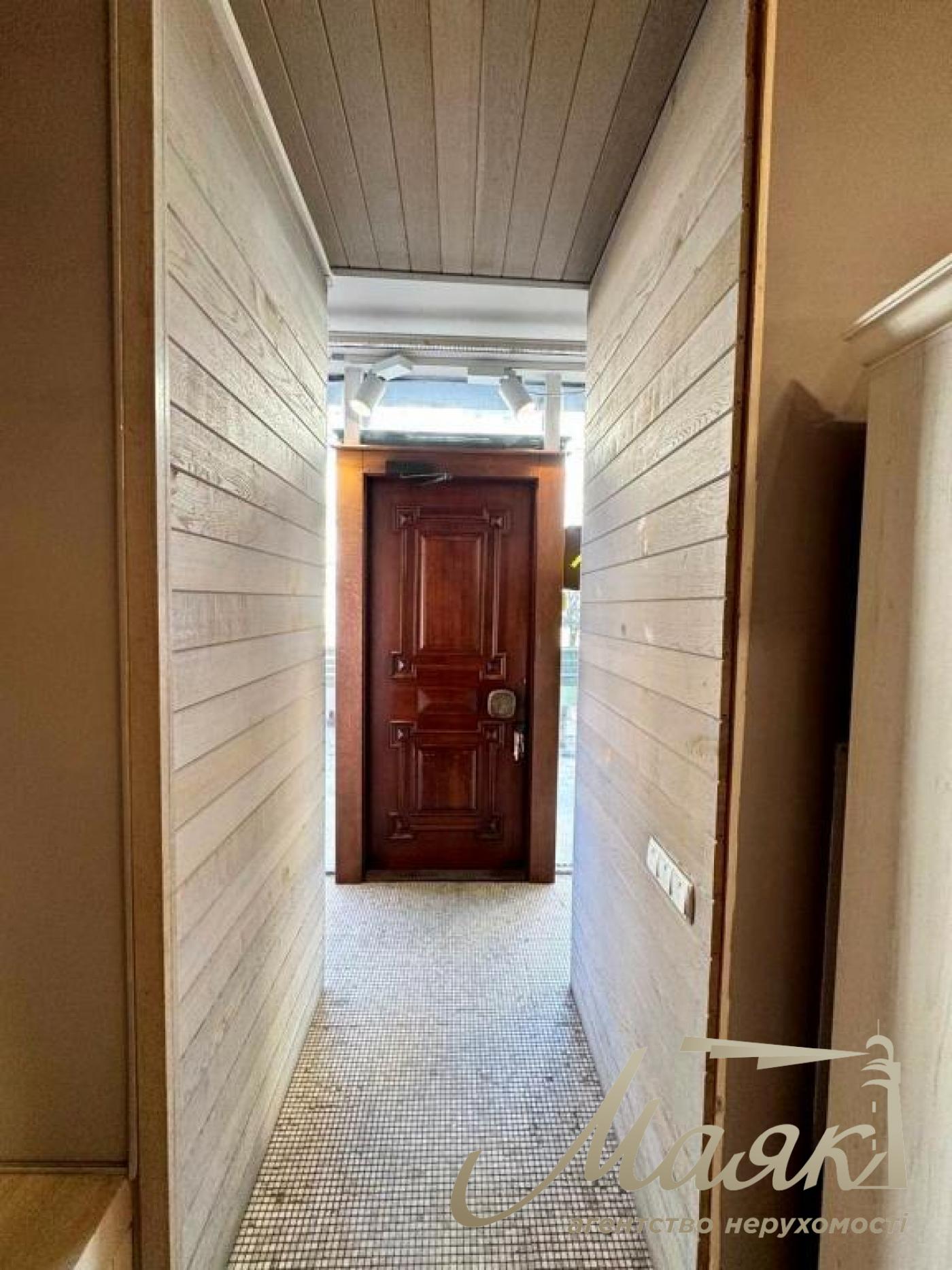 Оренда фасадного комерційного приміщення в центрі, вул. Саксаганського