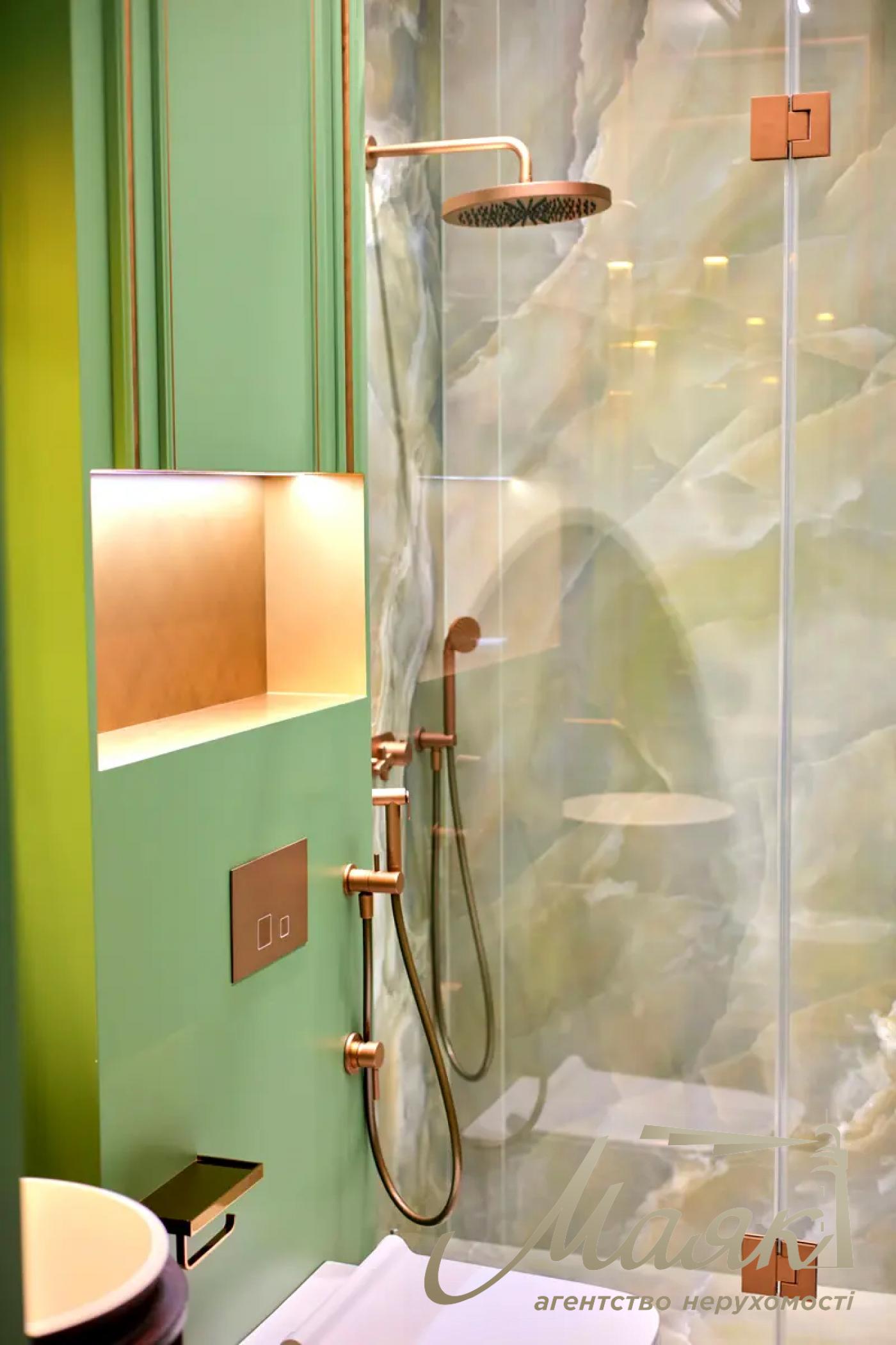 Rent a house 340 sq.m. with its own bank with. Romankov