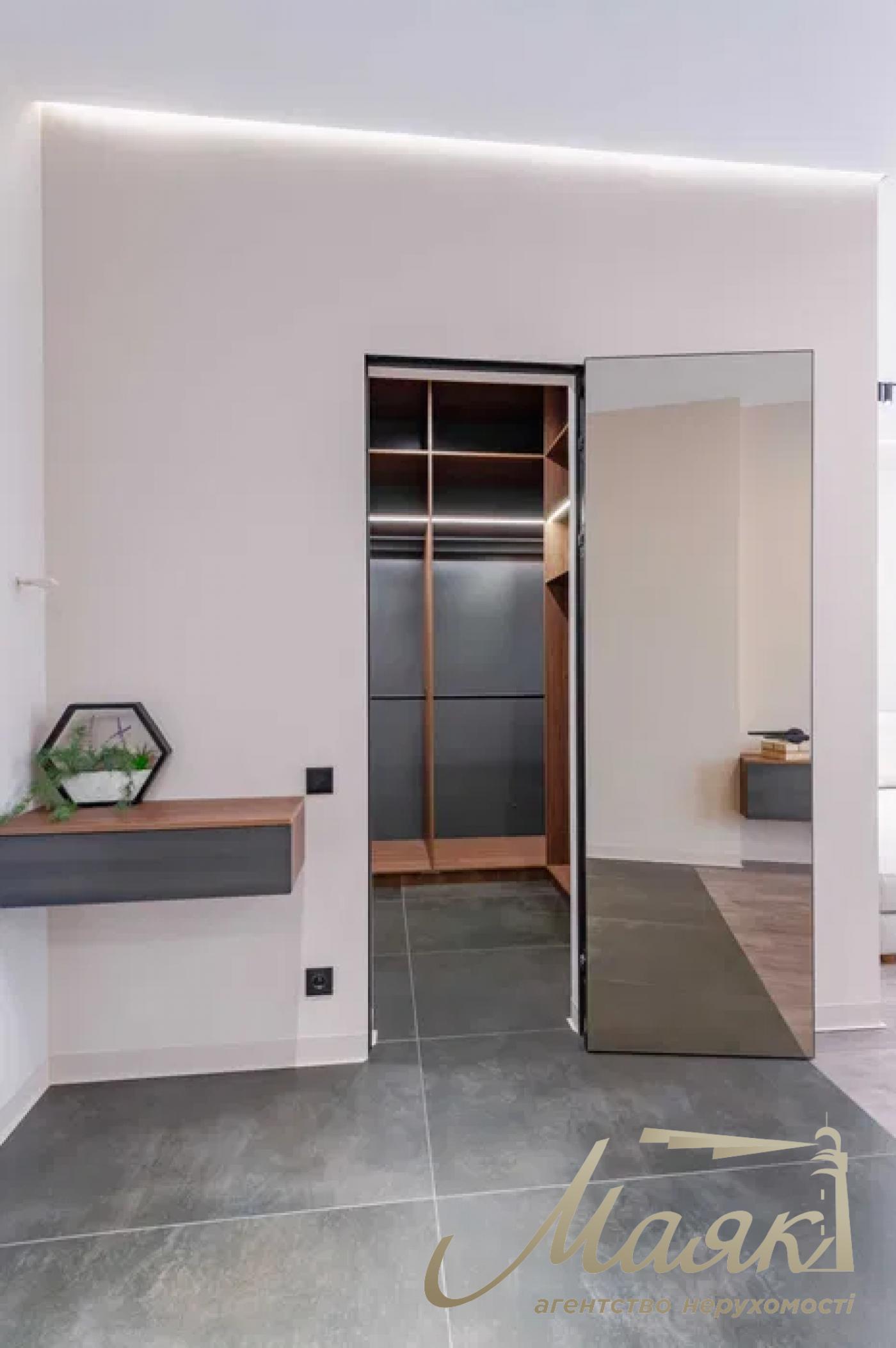 Продаж 2-кімнатної квартири в центрі Печерська, вул. Антоновича, 103