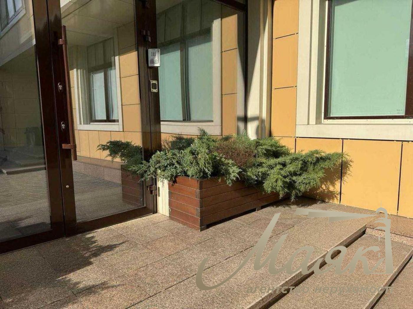 Оренда преміум-офісу площею 555 м² у бізнес-центрі «Самміт», вул. Грушеського, Центр