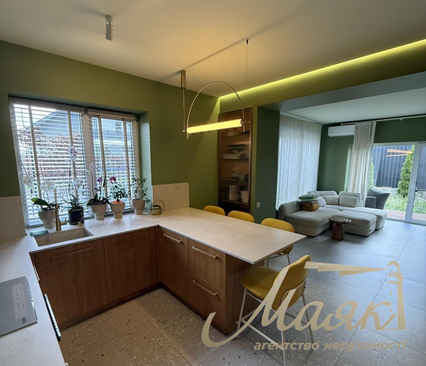 Rent a detached 3-story duplex (125 m²), 15 minutes from Kyiv, private yard, generator, and a terrace on the 3rd floor in the village of Hatne, Kyiv-Sviatoshynskyi District