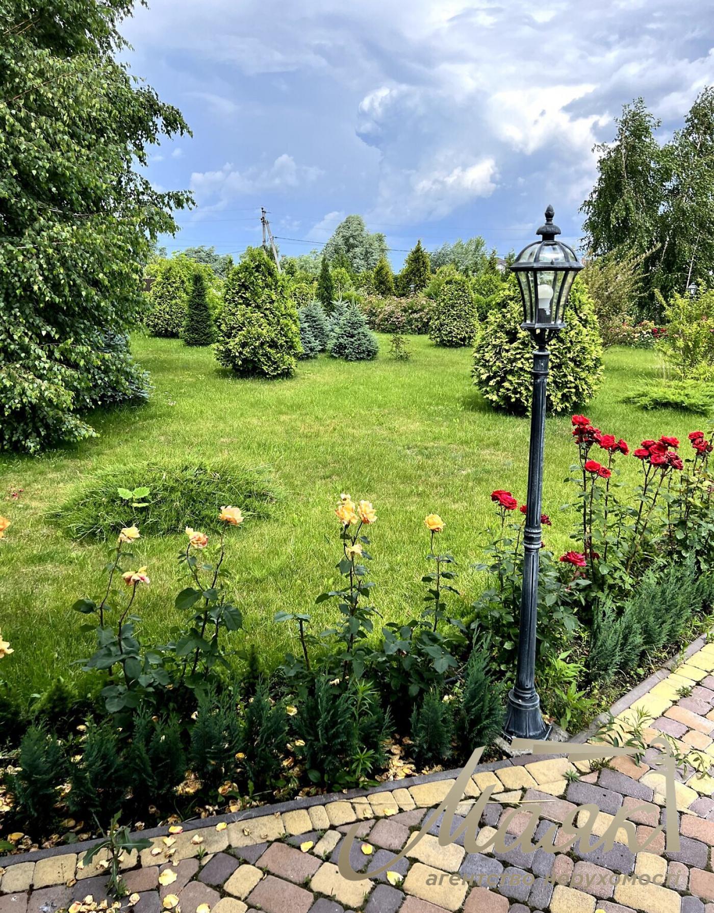 Продаж будинку з дизайнерським ремонтом у Нових Петрівцях, 35 соток, 650м2, вул. Івана Кудрі