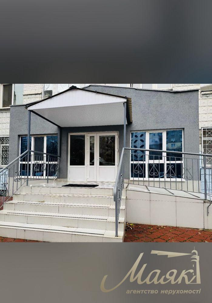 Оренда комерційного приміщення 700 м2, Ахматової, 16