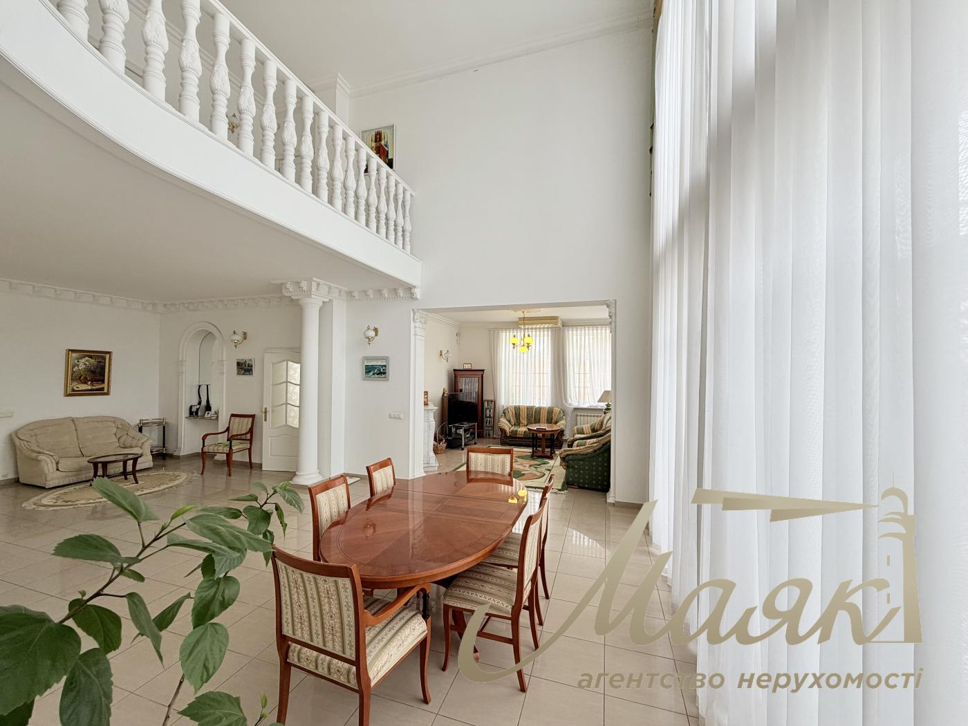 Rent 3-storey house 492,7m2, Lesniki