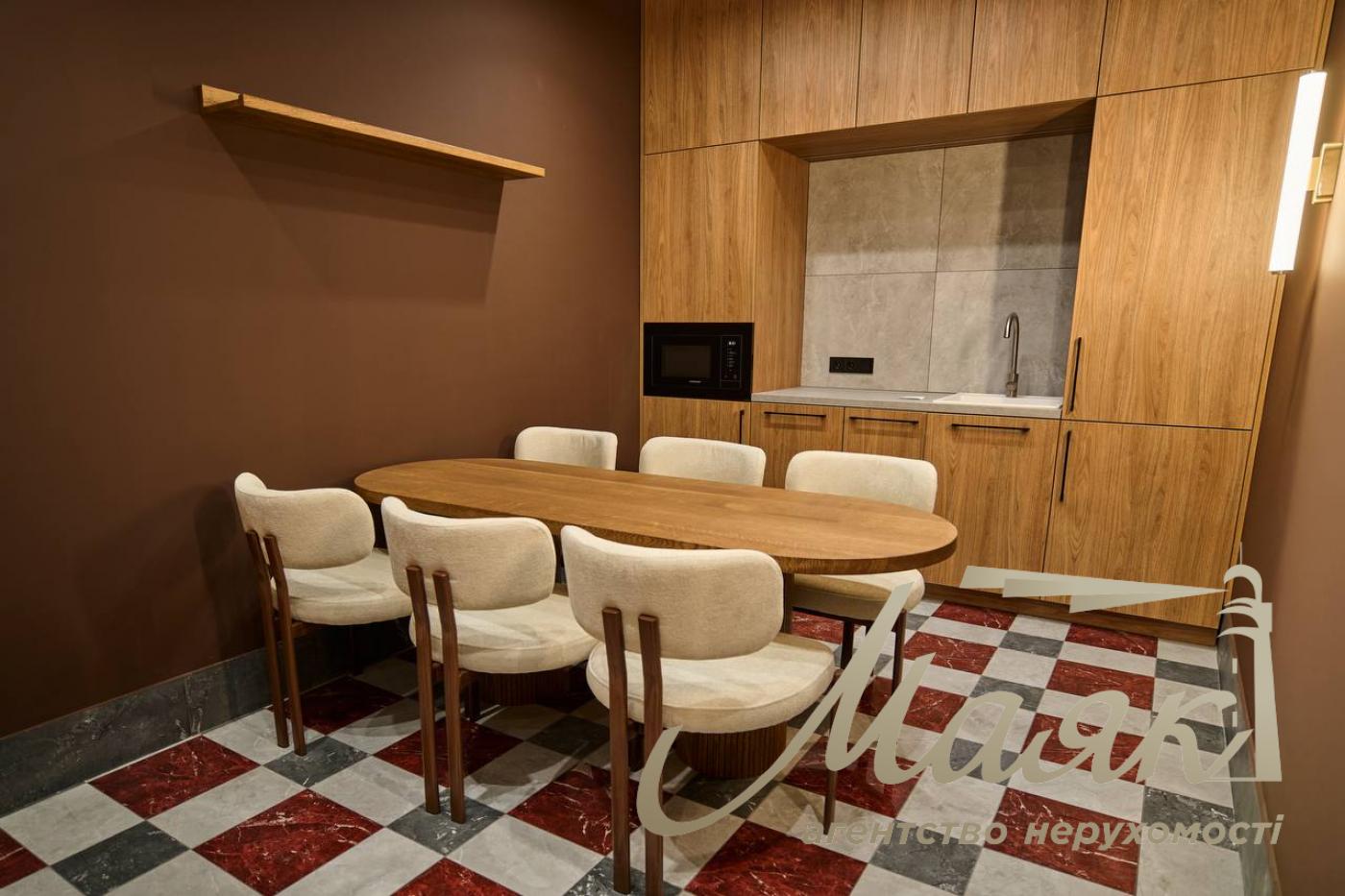 Продаж офісу в бізнес-центрі «Зоряний», вул. Князів Острожських
