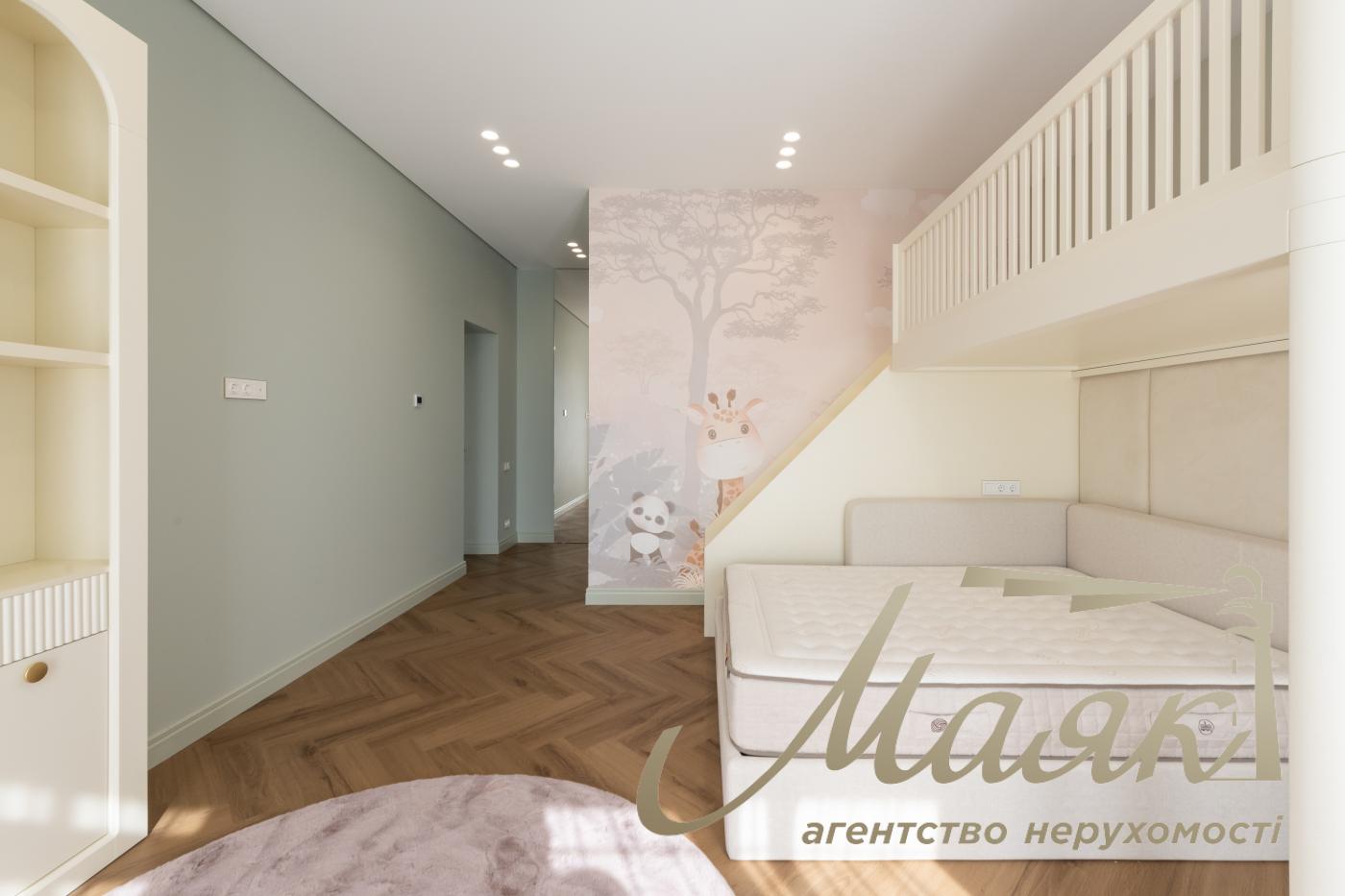 Продаж будинку площею 450 м² з басейном та гостьовим будинком у житловому комплексі «Хутір Ясний», Лесники