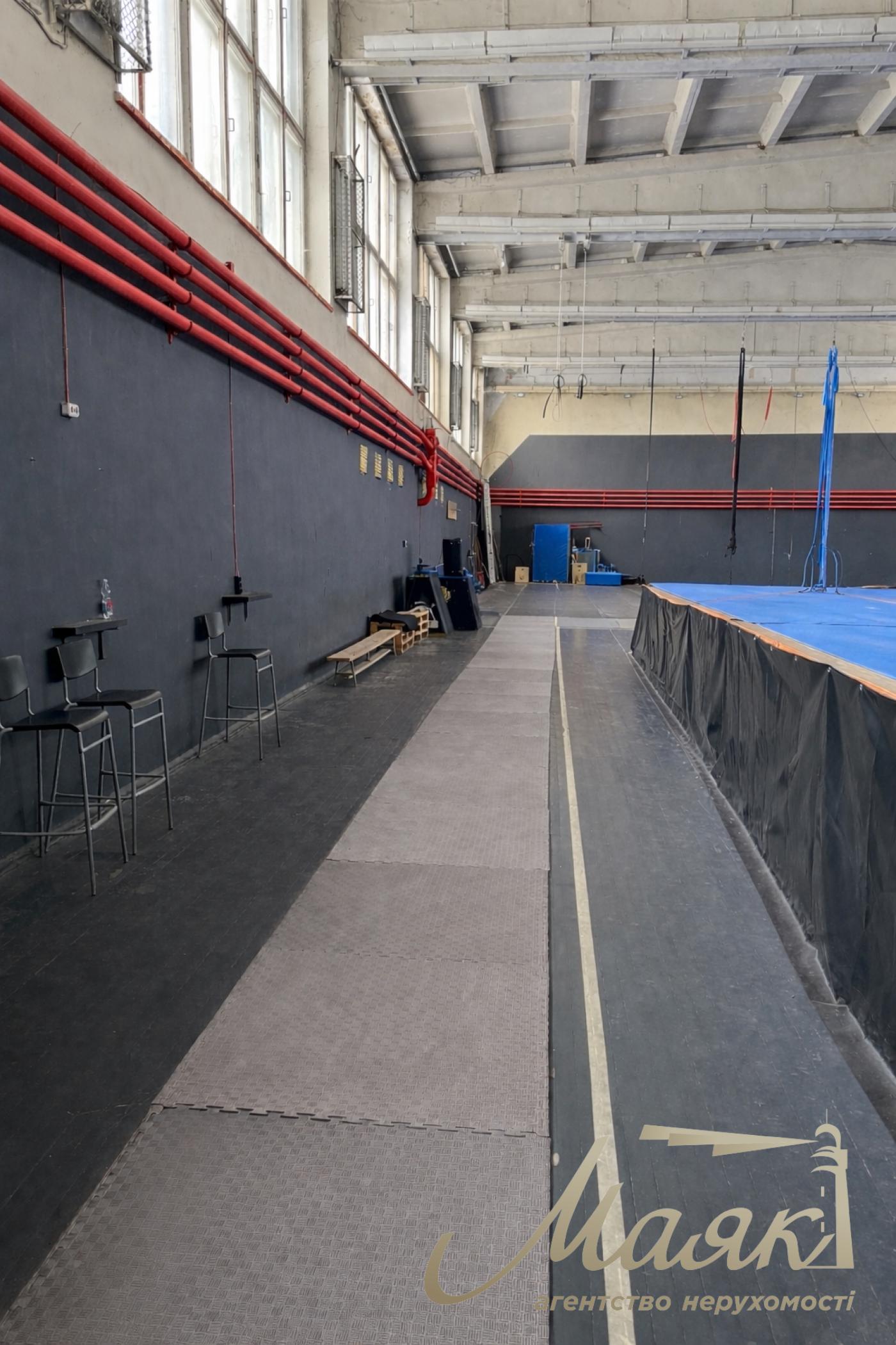 Оренда окремо розташованого спортивного комплексу Видубичі Під Дарницьким мостом